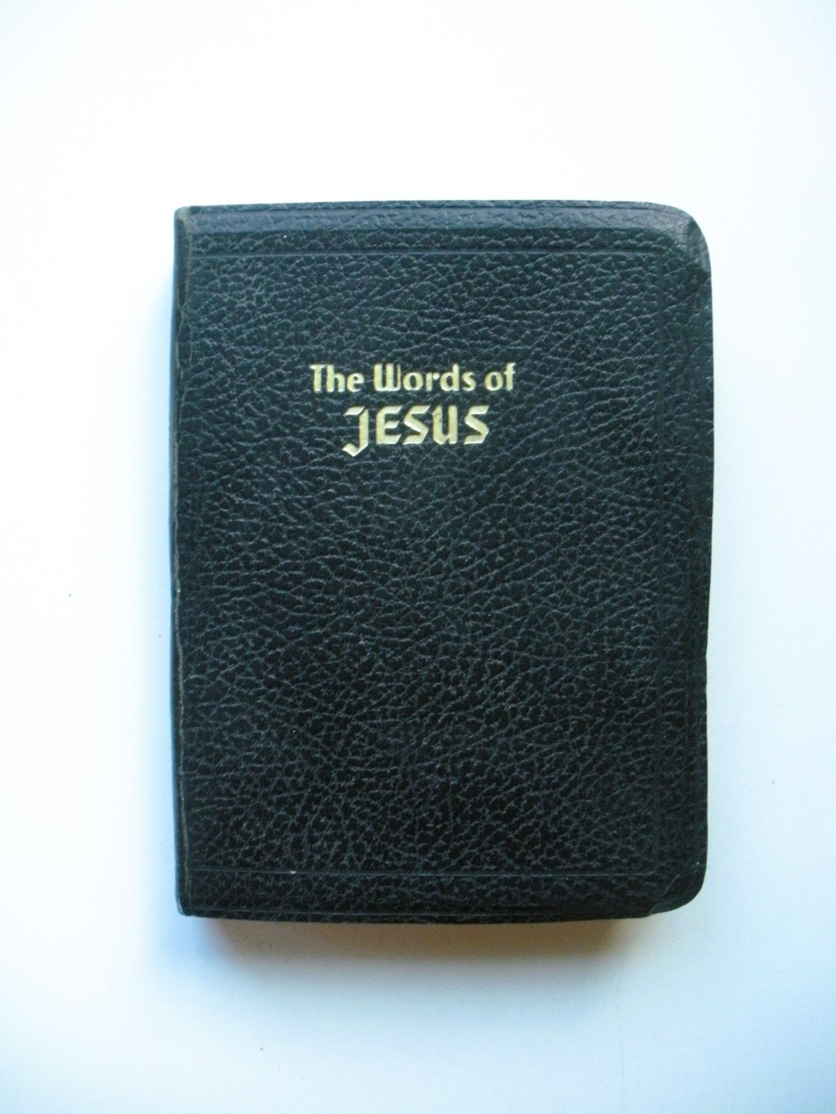BIBLES & CHRISTIAN STUDY 9 Book Lot – Words of Jesus – The Message – Dictionary