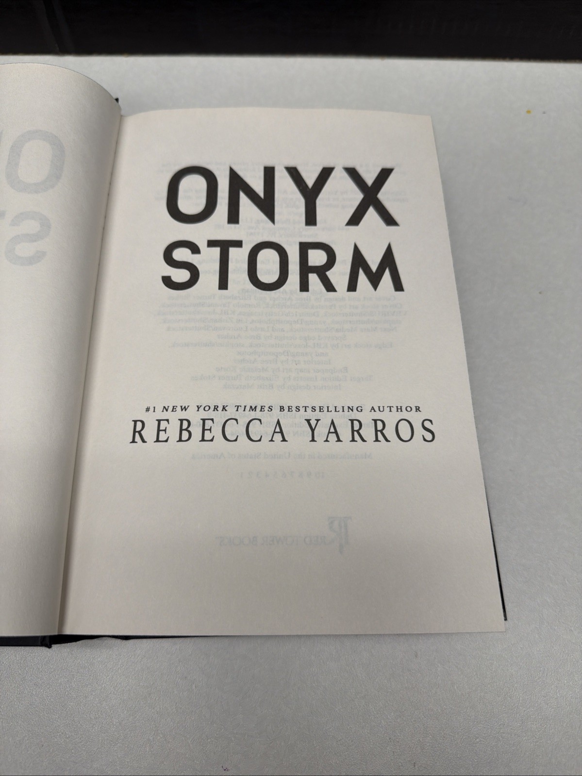 Onyx Storm By Rebecca Yarros Deluxe Edition Sprayed Edges HC/DJ 1st Edition