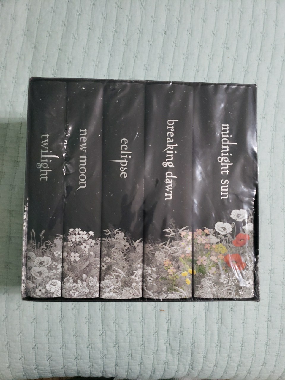 The Twilight Saga Deluxe Hardcover Collection – Hardcover