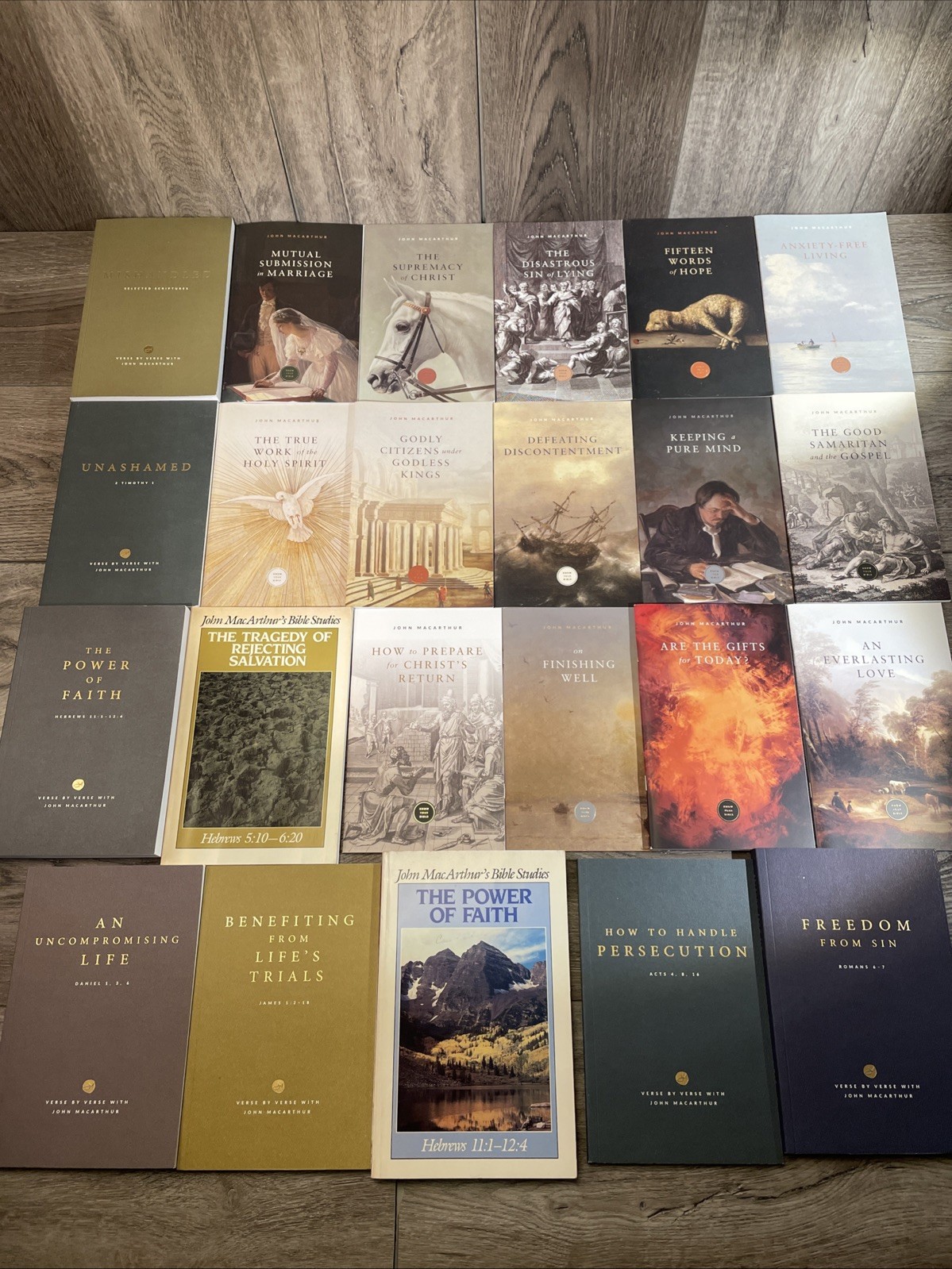 LOT OF 23 John F. Macarthur Bible Studies Verse By Verse Know Your Bible. ￼