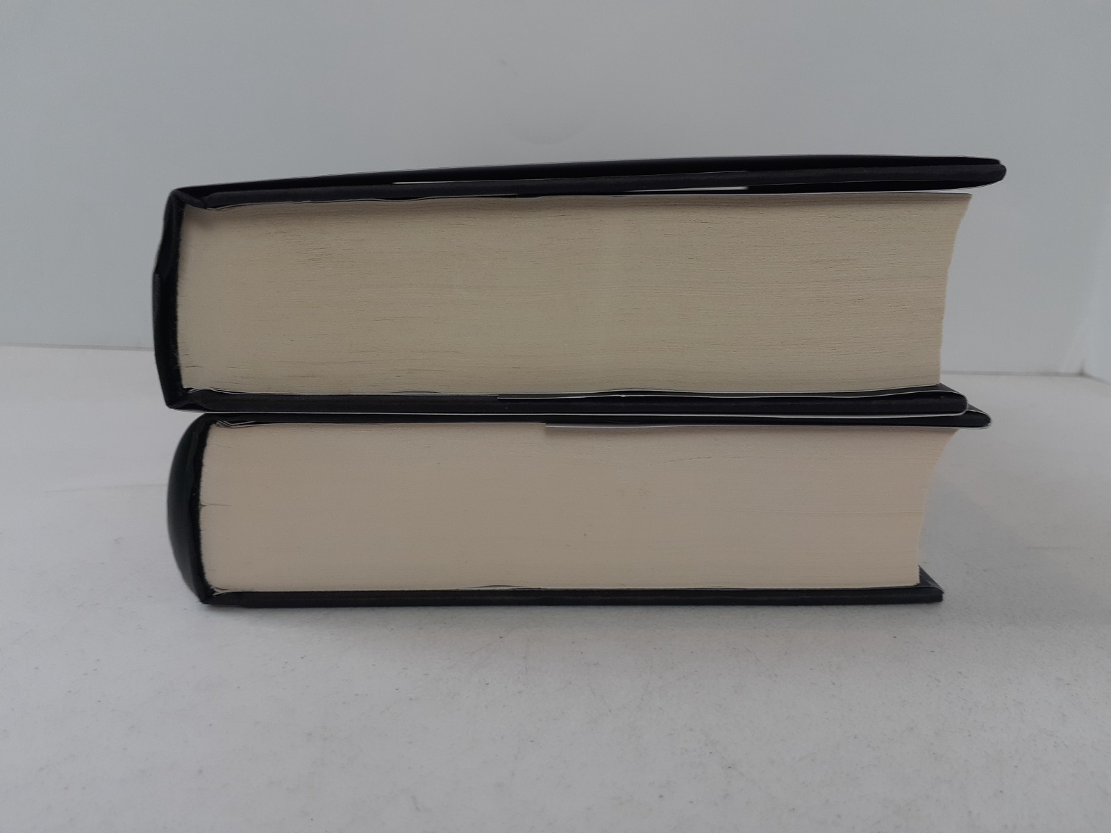 Lot of 2 Rebecca Yarros Hardcover Books Fourth Wing & Onyx Storm Fantasy Dragons