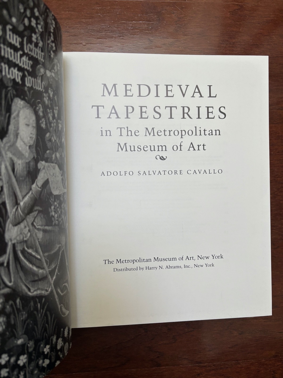 MEDIEVAL TAPESTRIES IN THE METROPOLITAN MUSEUM OF Art by CAVALLO – 1993 HB MINT