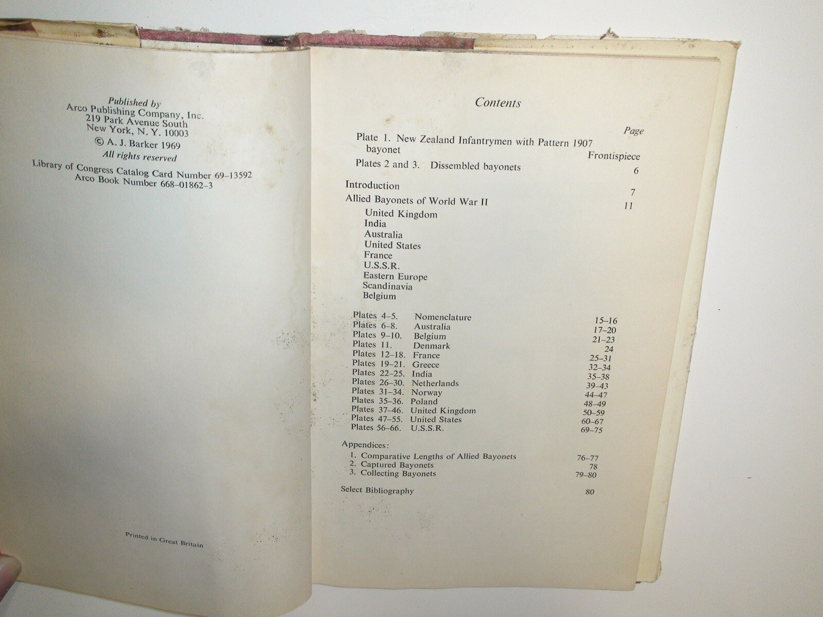 Allied Bayonets of World War 2 – Hardcover by J. Anthony Carter 1969 – 80 pages