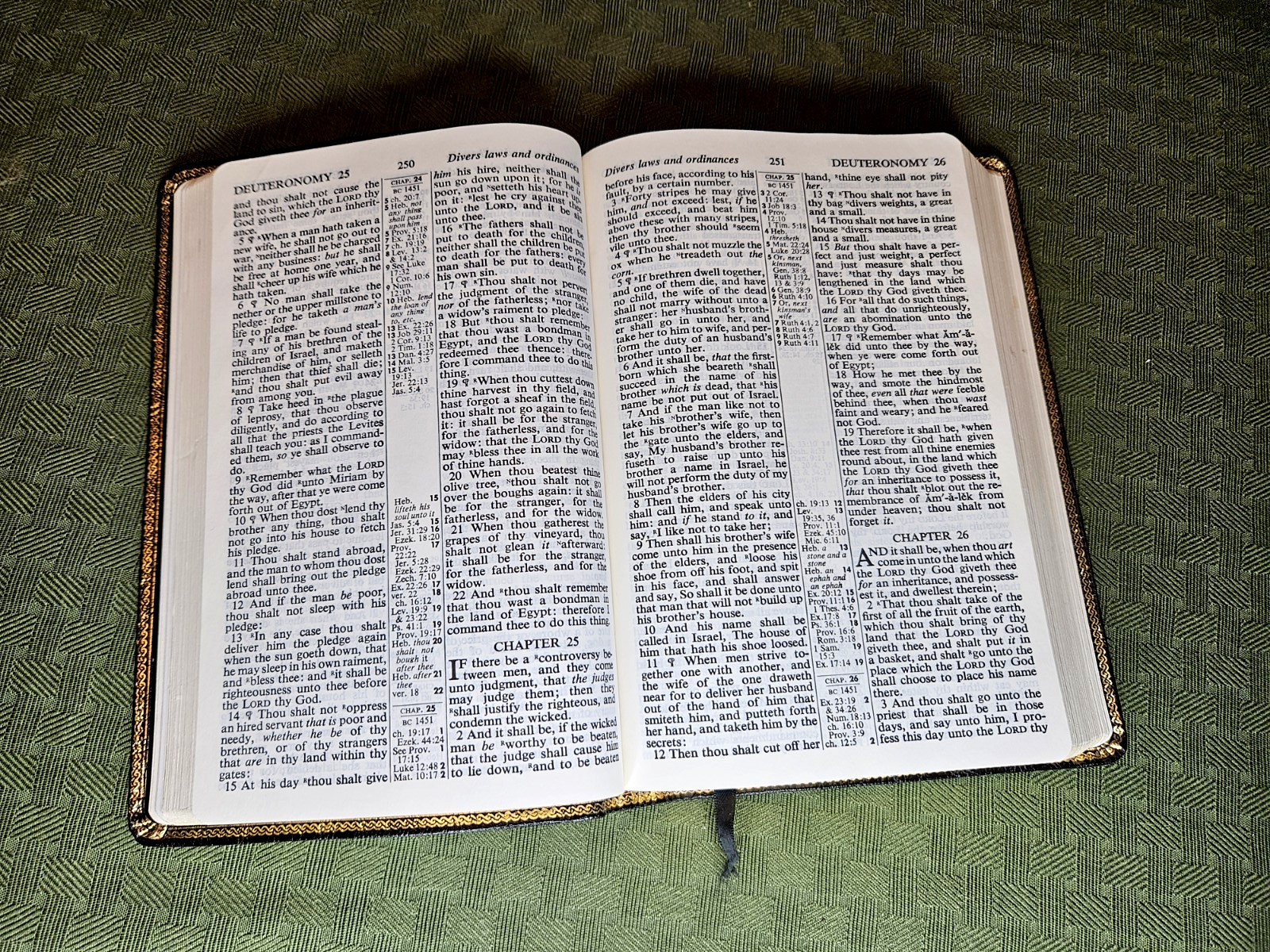 KJV – LARGE Print Reference Holy Bible, Black Genuine Leather, World 956C