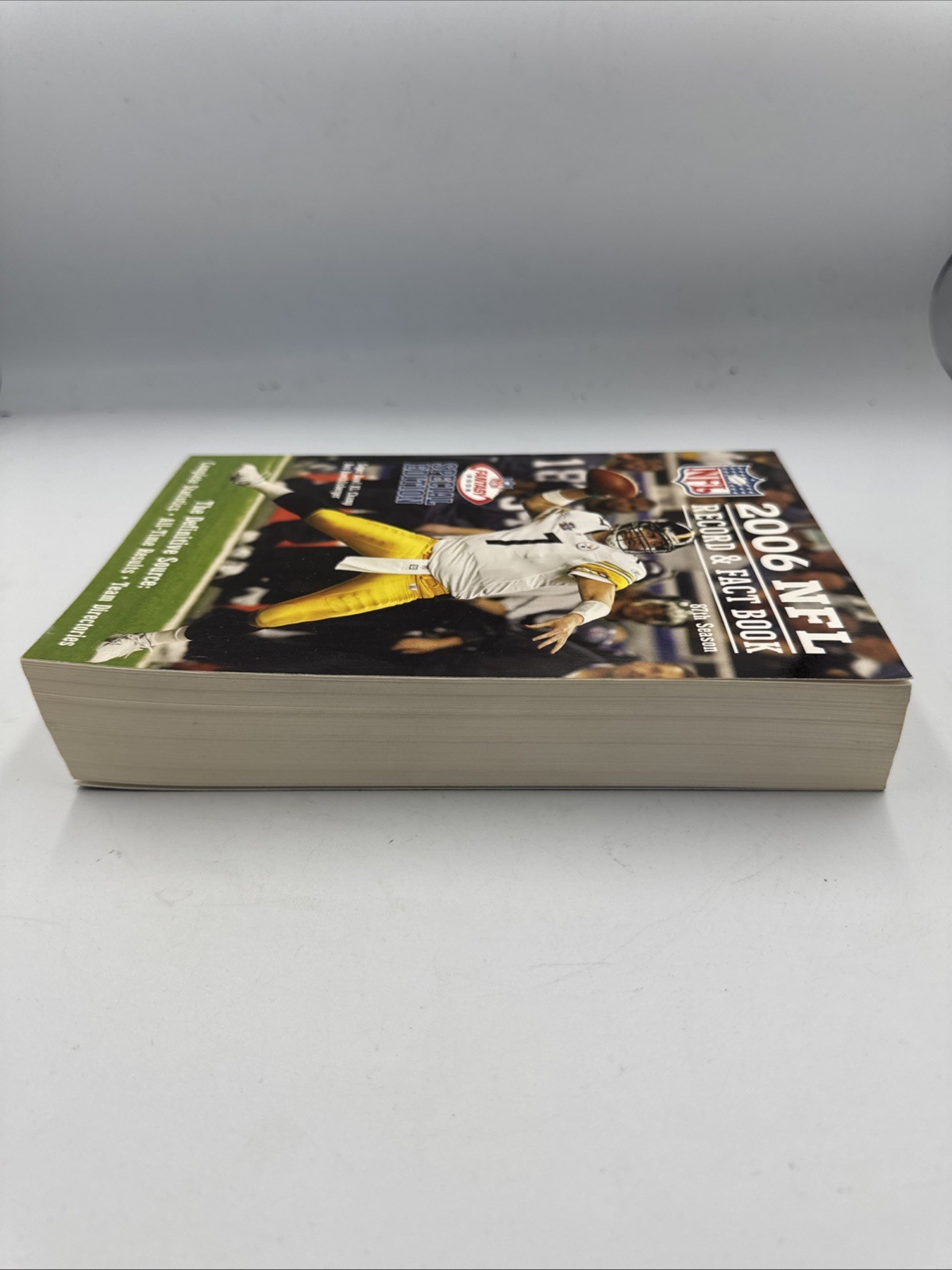 2006 NFL Record Fact Book (Official NFL Record Fact Book) – VERY GOOD