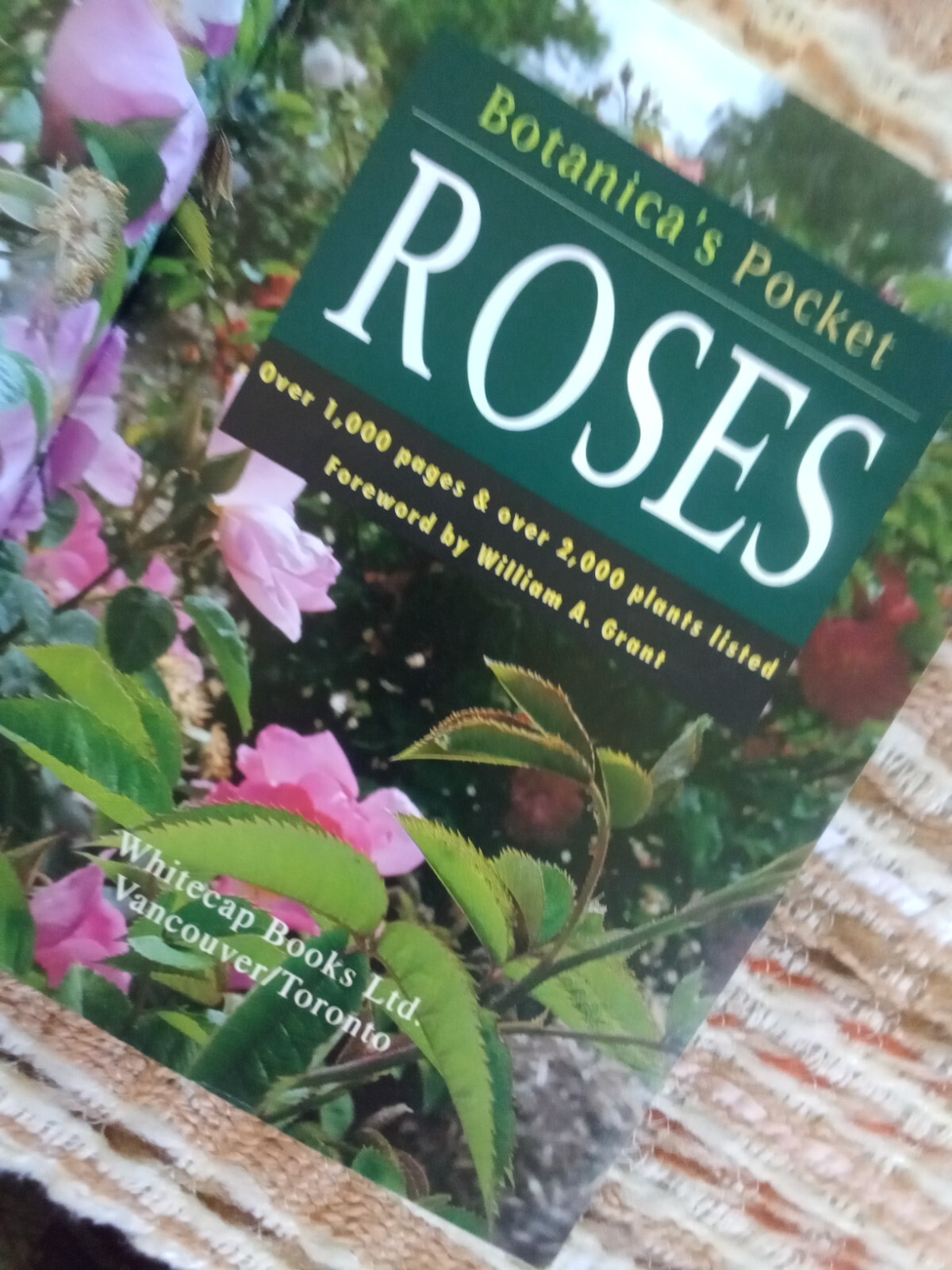 Botanica’s Pocket Roses: Over 1000 pages and 2000 roses listed (2001,Pb)