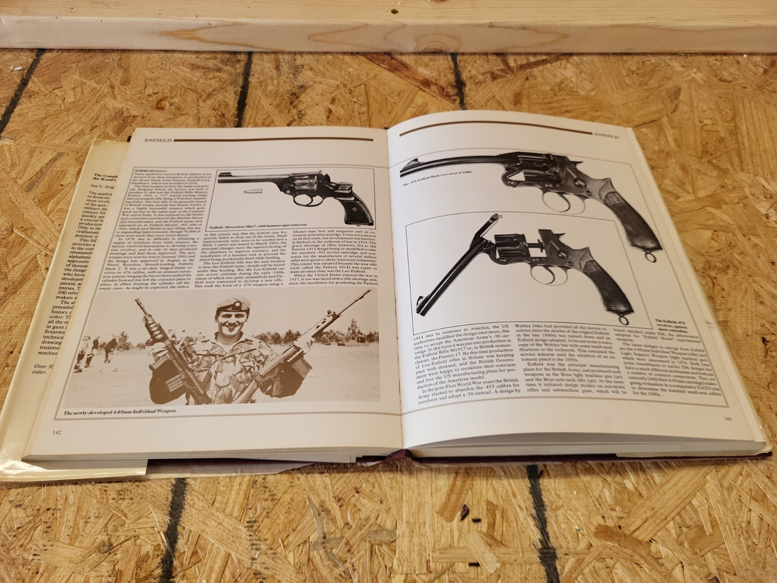 Complete Illustrated Encyclopedia of the World’s Firearms by Ian V. Hogg Book