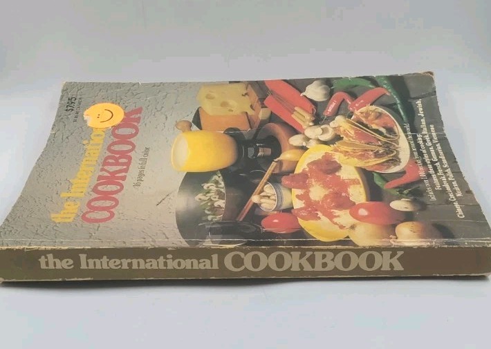 The International Cookbook 16 Pages in Full-Color Modern Promotions 399 Pages