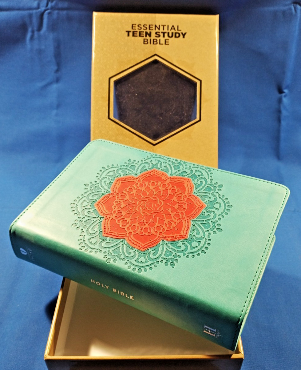 HCSB Essential Teen Study Bible Coral Flower Blue