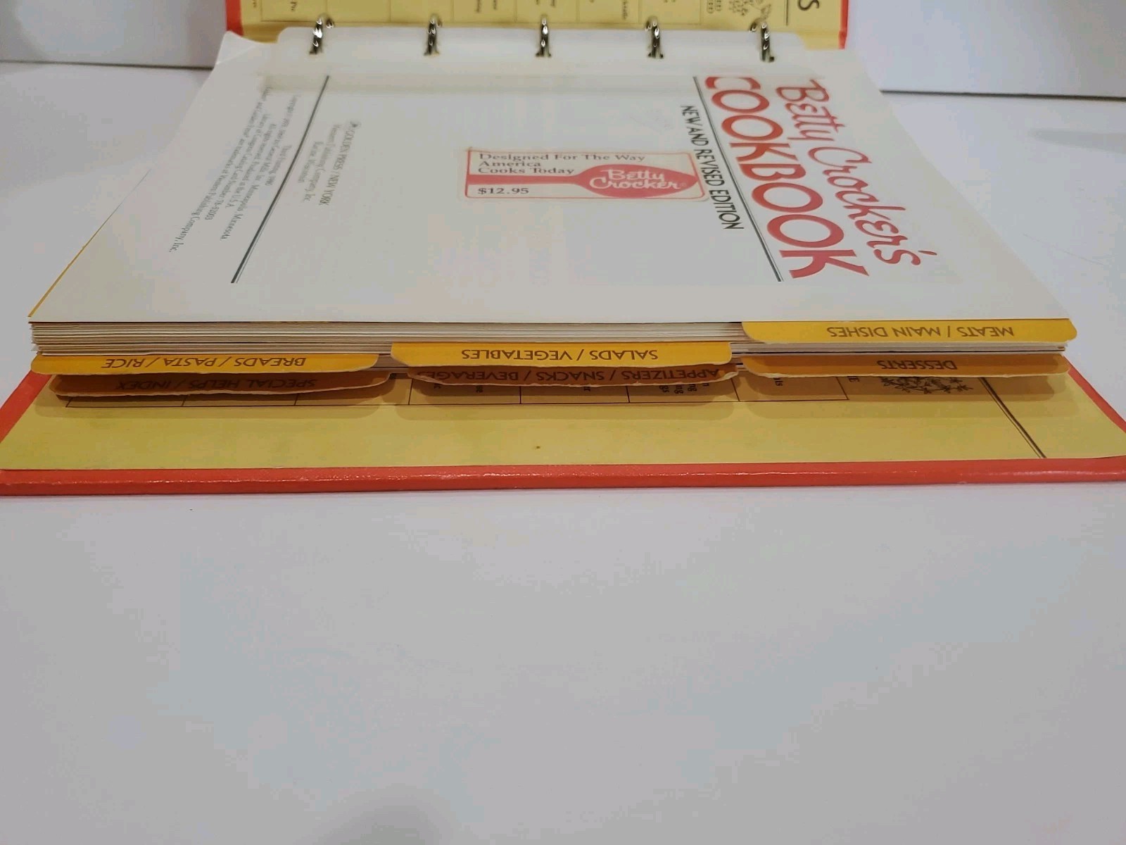 „Betty Crocker’s Cookbook – New & Revised Edition“ binder cook book, 1970’s