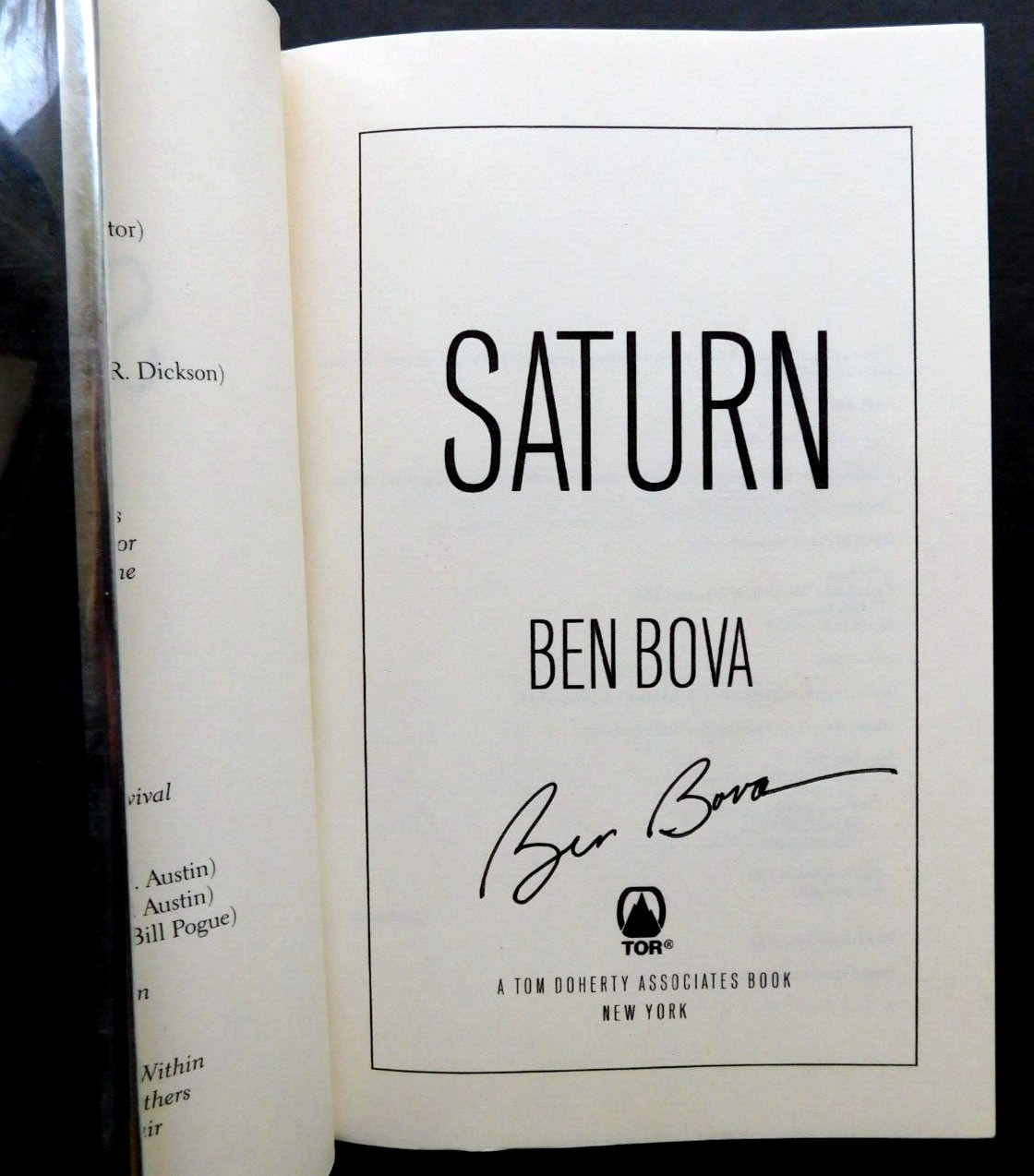 *SIGNED* BEN BOVA high grade 2003 collectible hardcover w/mylar SATURN 402 pages