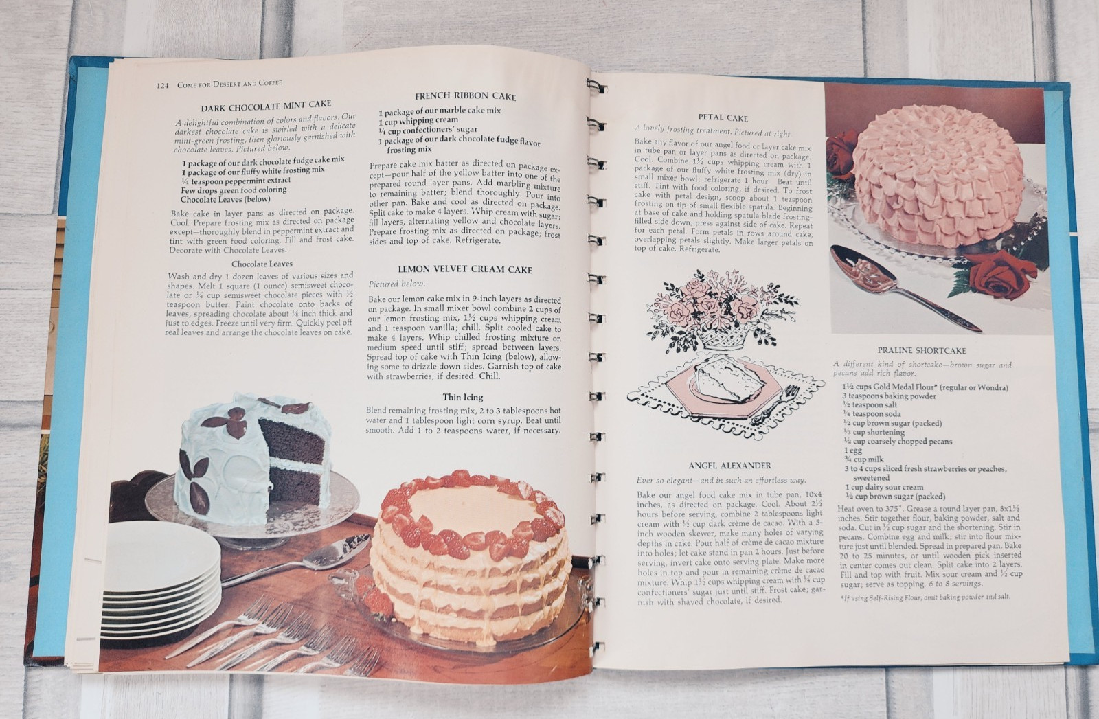 Betty Crocker Hostess cookbook 1970 illustrated & photos 168 pages variety menus