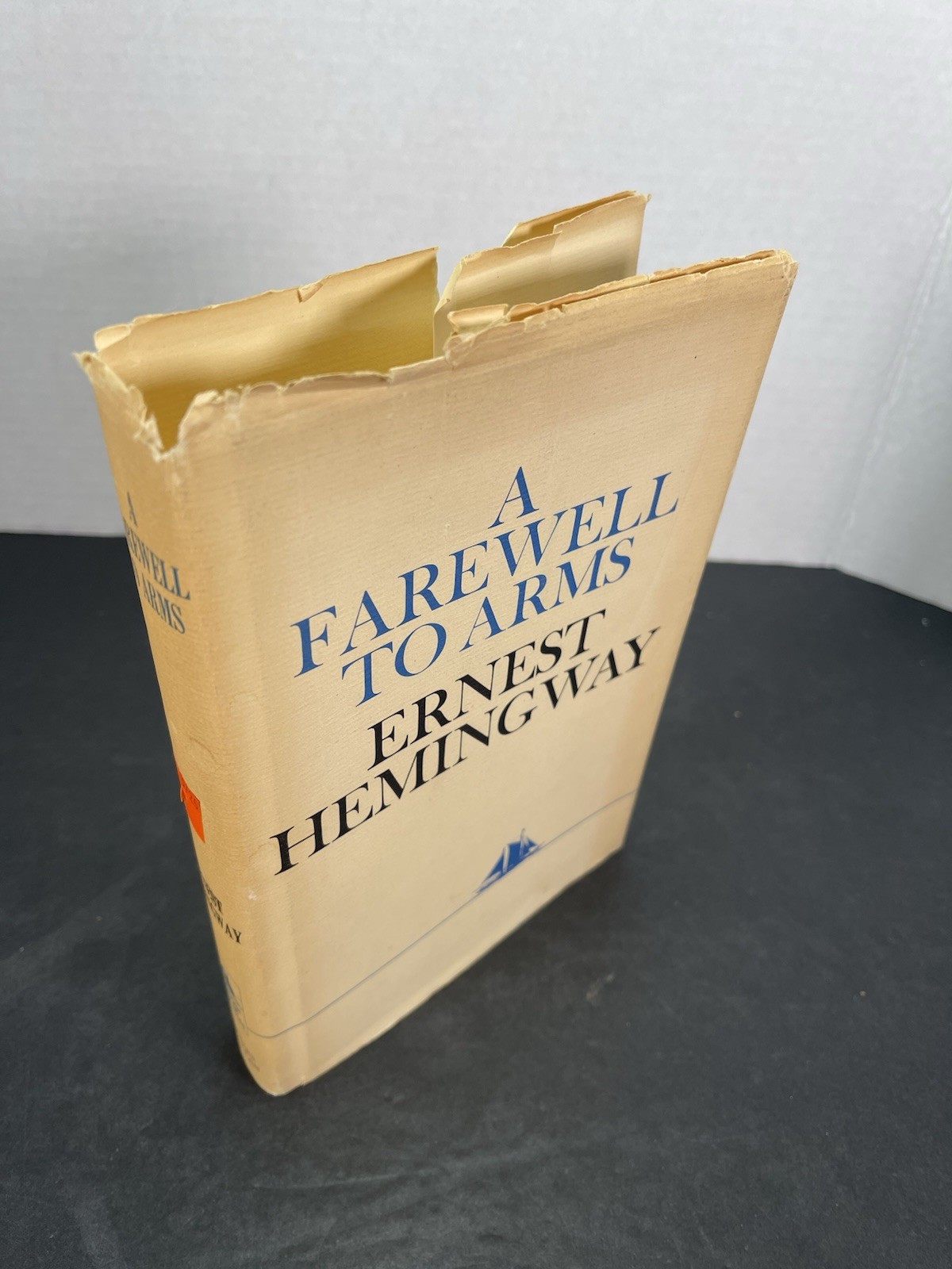 A Farewell to Arms. By Ernest Hemingway – 1998 – Hardcover, Dust Jacket