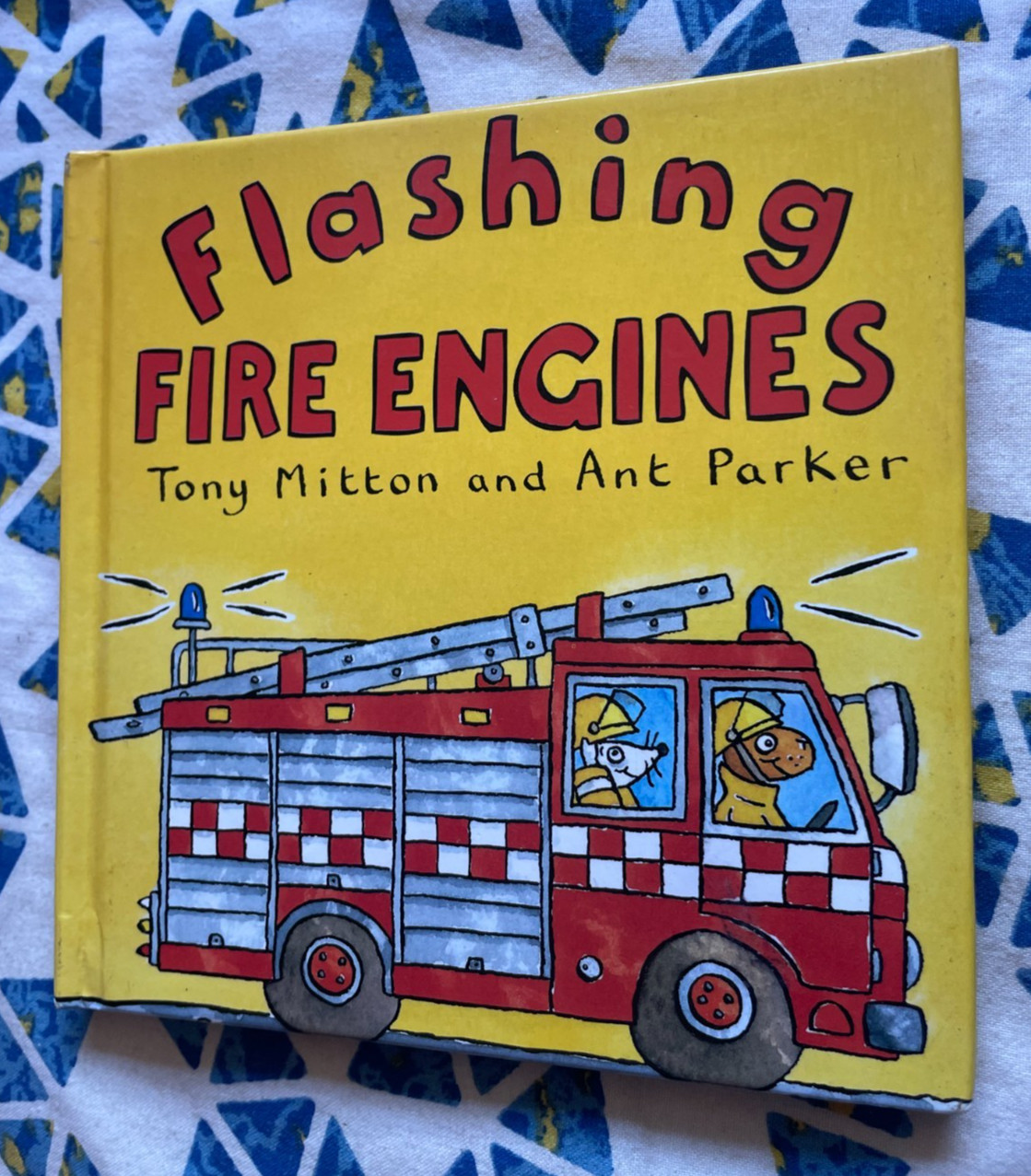 TONY MITTON, ANT PARKER. FLASHING FIRE ENGINES. HARDCOVER. 14 BY 14CM. 2007