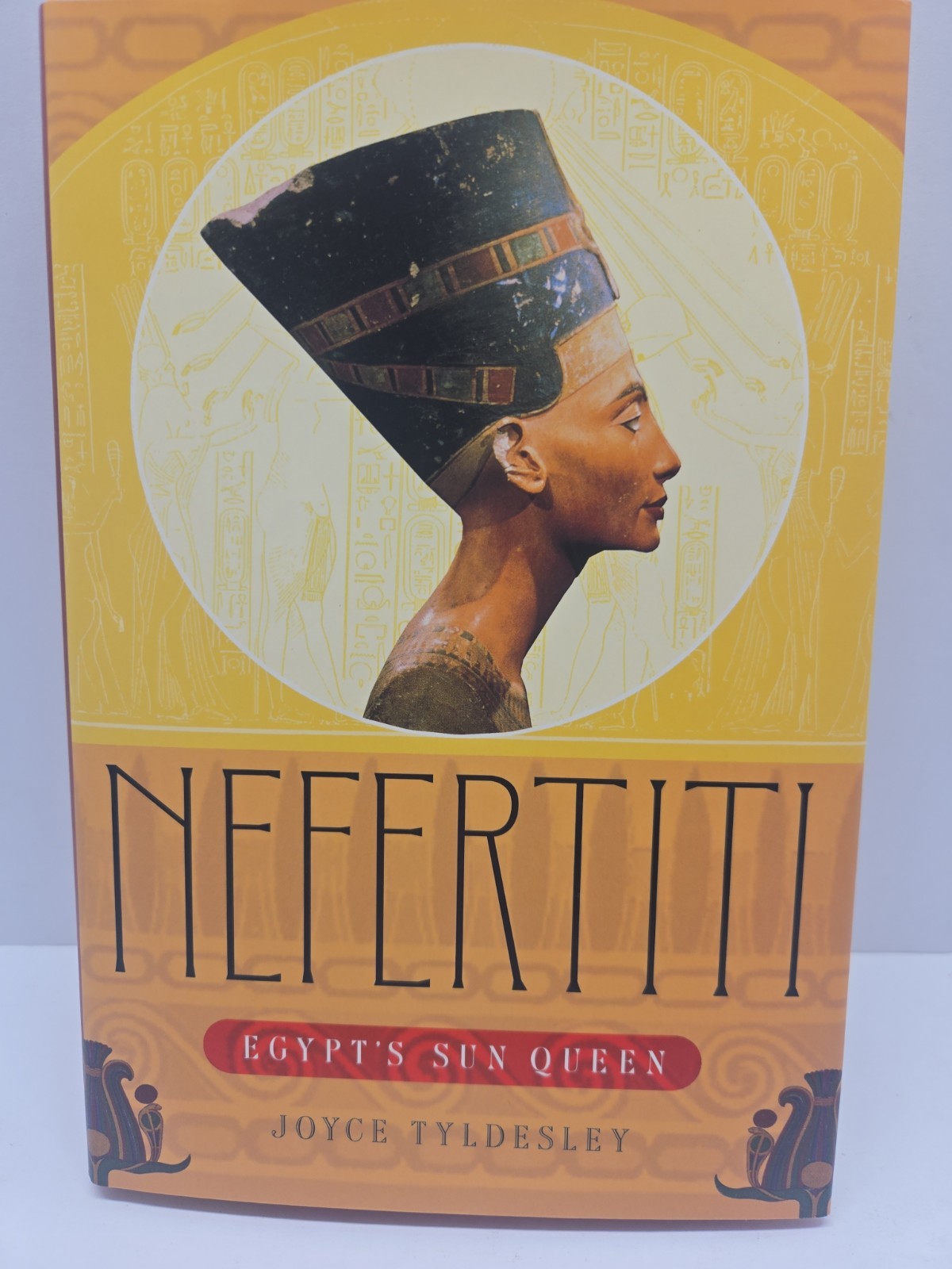 Nefertiti Egypt’s Sun Queen Joyce Tyldesley 1999 First American Edition HC