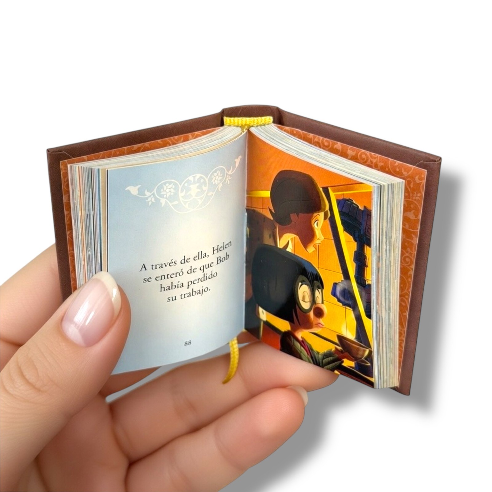 Los increíbles Mini Book with slipcase, hardcover 190 pages color illustrated
