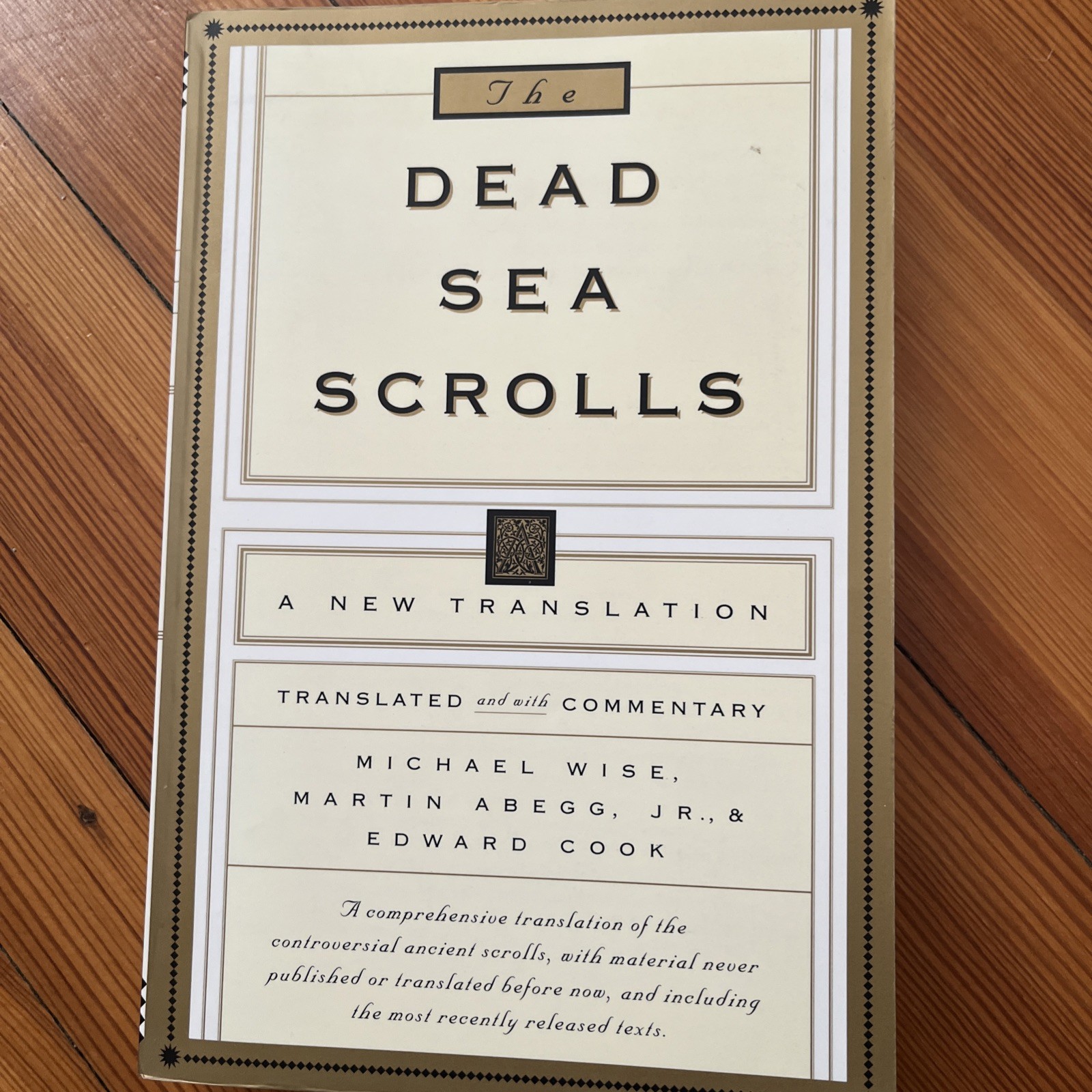 Dead Sea Scrolls : A New Translation by Michael O. Wise, Edward M.