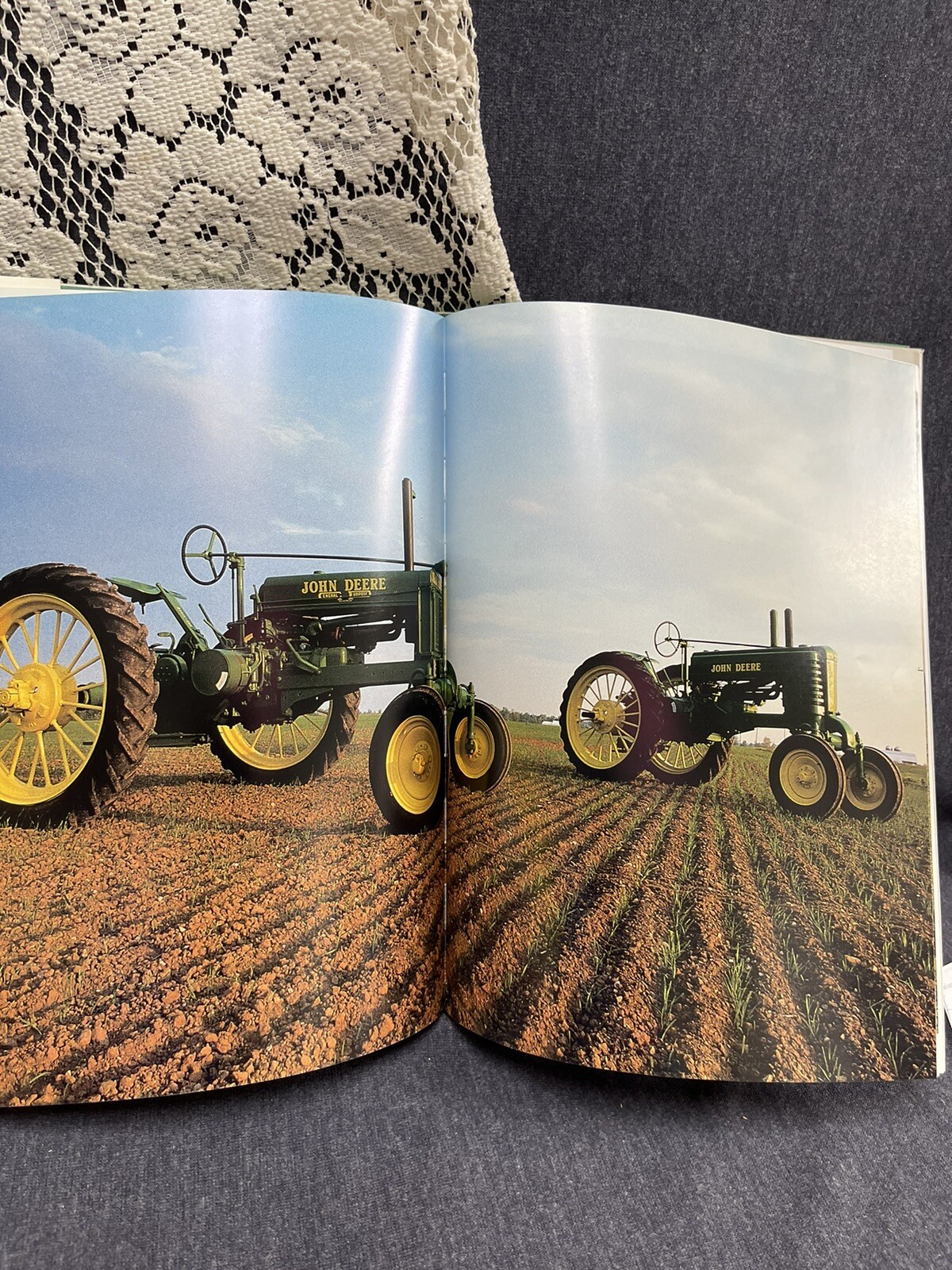Farm Tractors: A Living History by Randy Leffingwell (1995) Like New HB/DJ