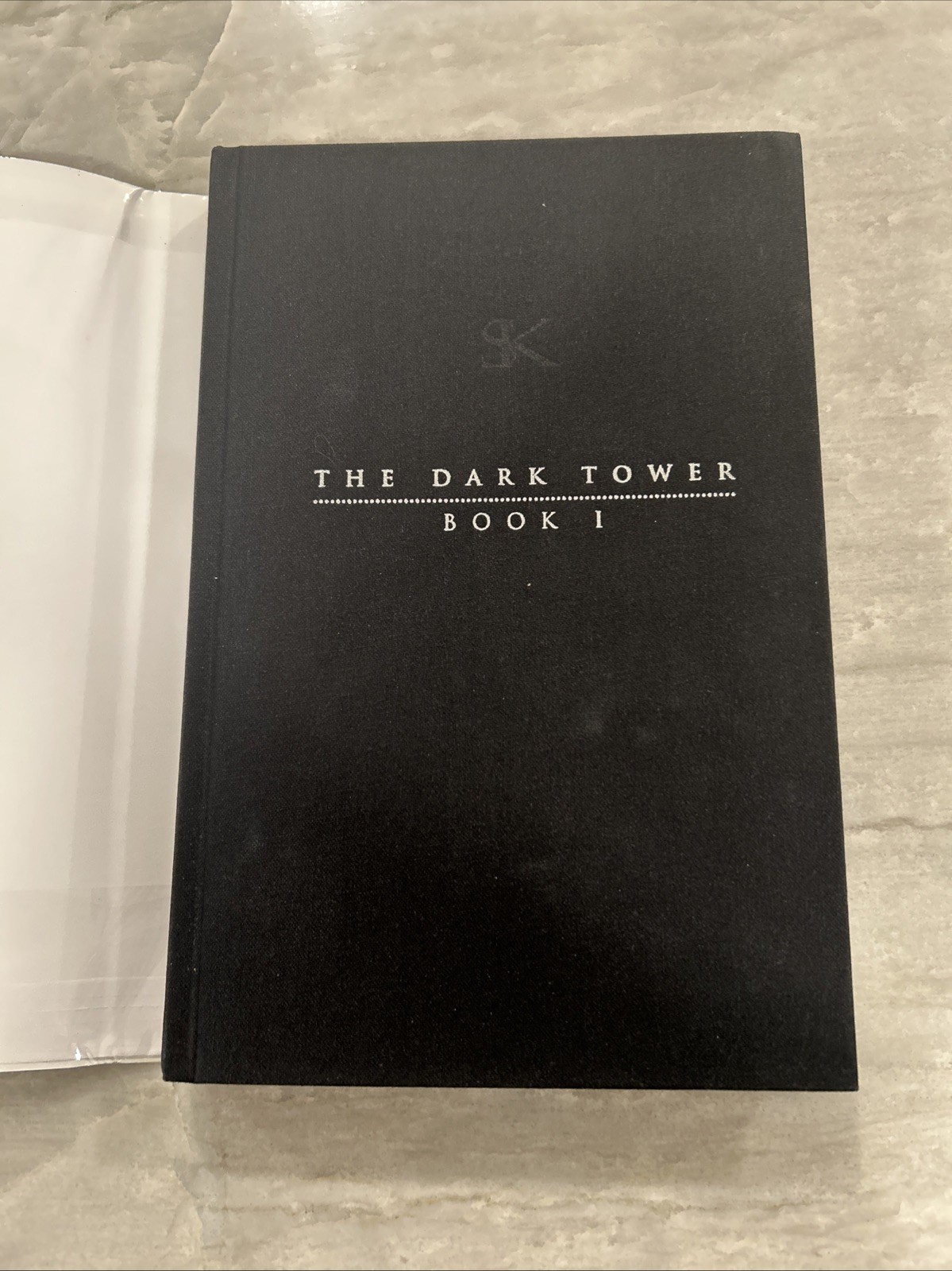 THE GUNSLINGER THE DARK TOWER 1 Illustrated by Michael Whelan