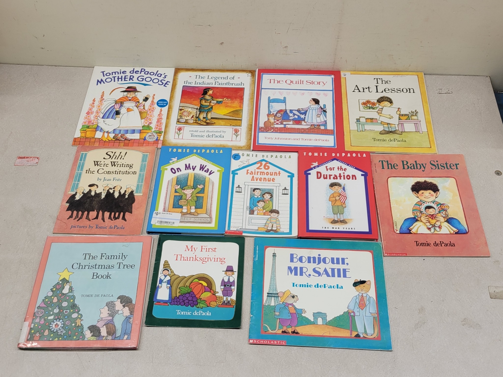 Lot of 10 Tomie dePaola Children’s Picture Paperback Books „Random/Unsorted“