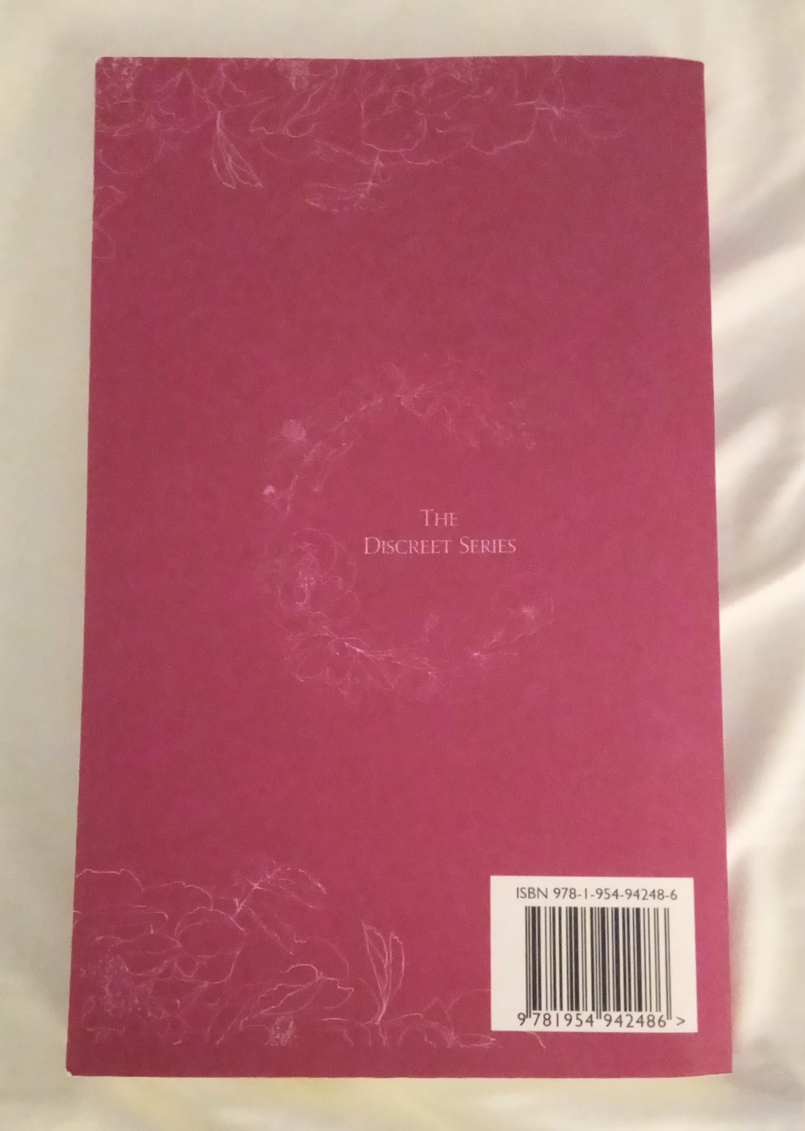 Lucian & Dahlia: Bought (Discreet Series) Willow Winters & Lauren Landish