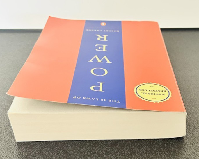 The 48 Laws of Power by Robert Greene Book Paperback 2000 Penguin