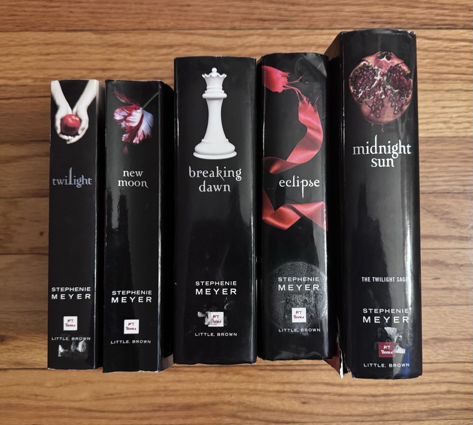 Twilight Saga Book Lot of 5 Twilight New Moon Eclipse Breaking Dawn Midnight Sun