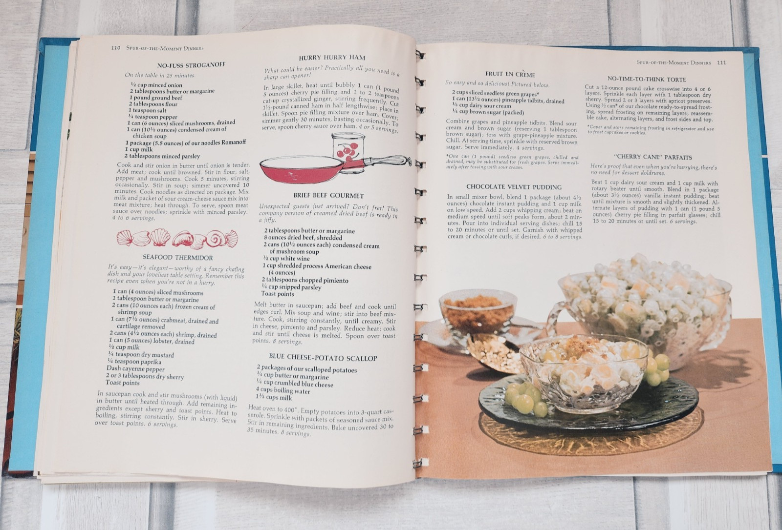 Betty Crocker Hostess cookbook 1970 illustrated & photos 168 pages variety menus