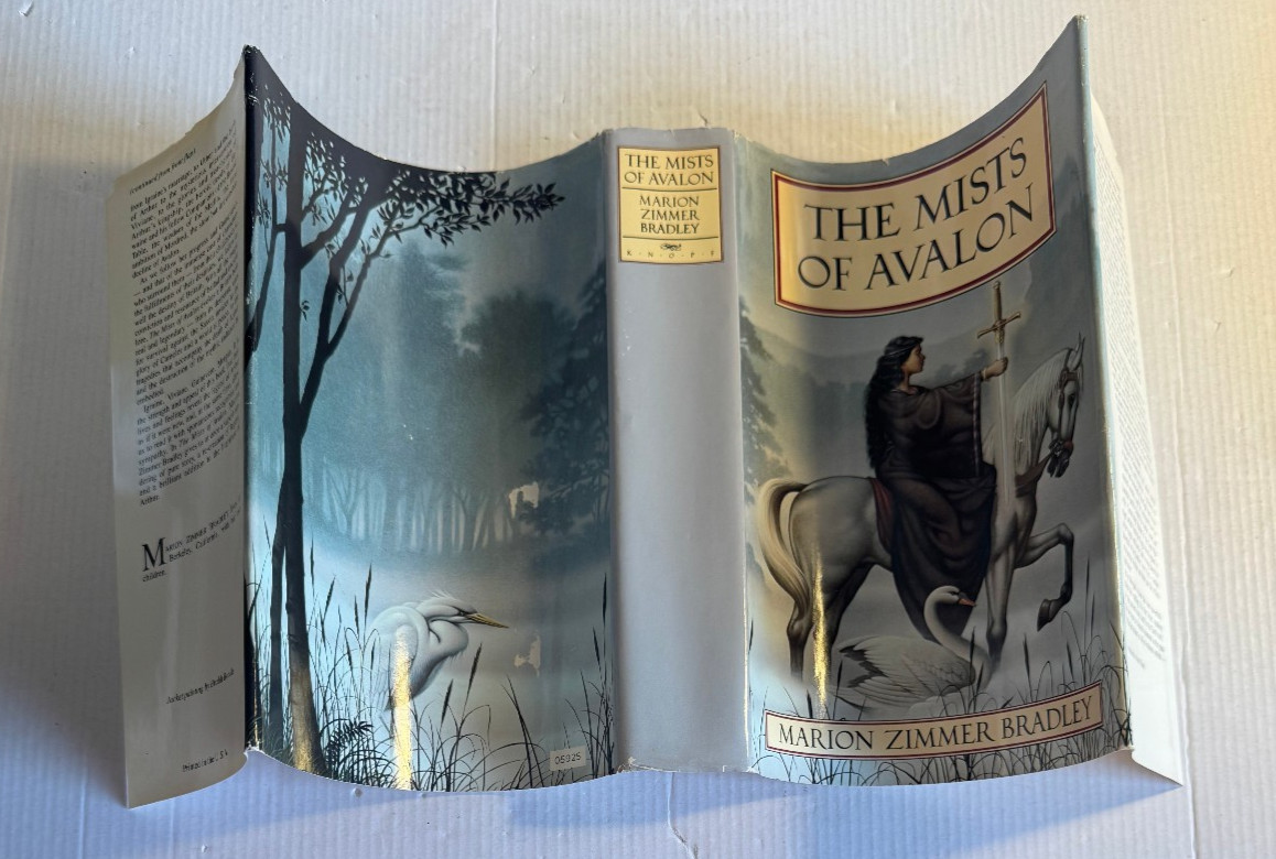 Mists of Avalon Marion Zimmer Bradley HCDJ Very Good Alfred A Knopf 1982