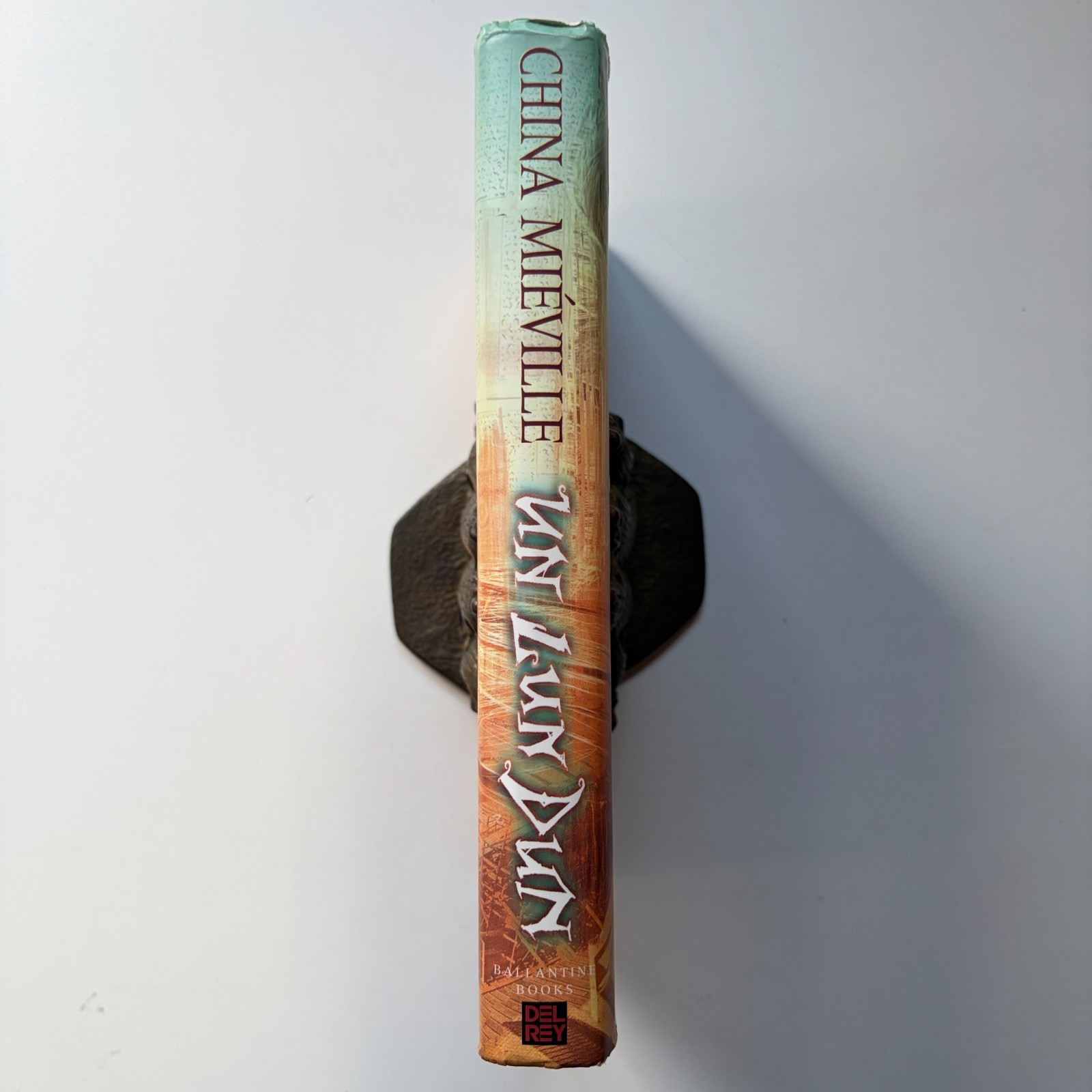Un Lun Dun China Miéville Hardcover 2007 Del Rey Fantasy Novel Like New
