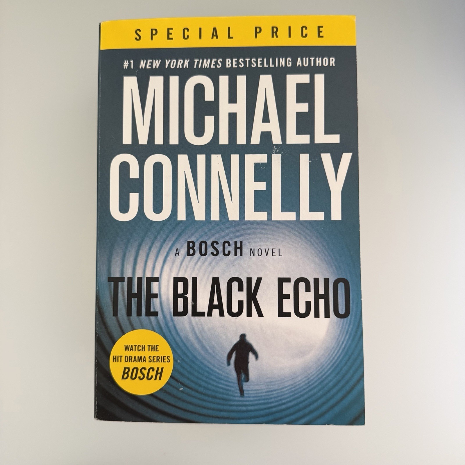 Lot of 6 Michael Connelly Paperback Books