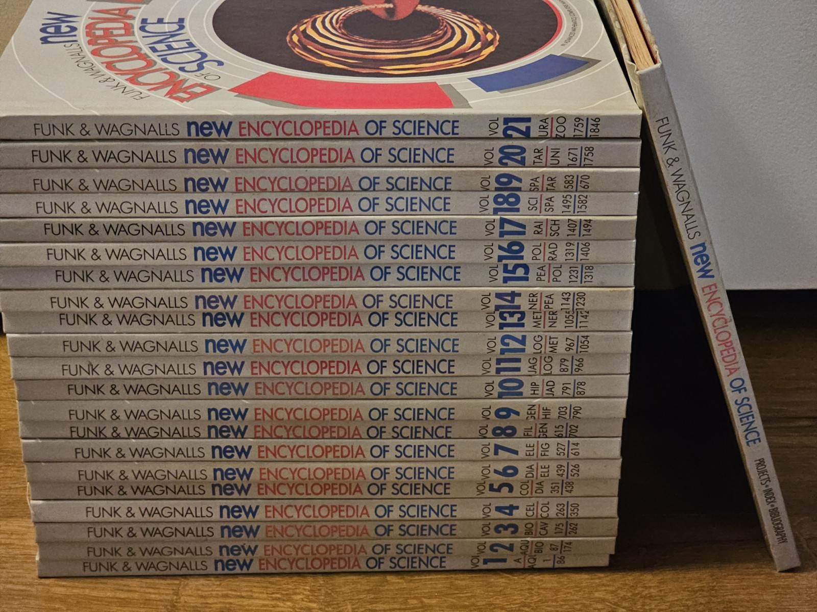 1986 Funk And Wagnalls New Encyclopedia Of Science 22 Volumes COMPLETE Set