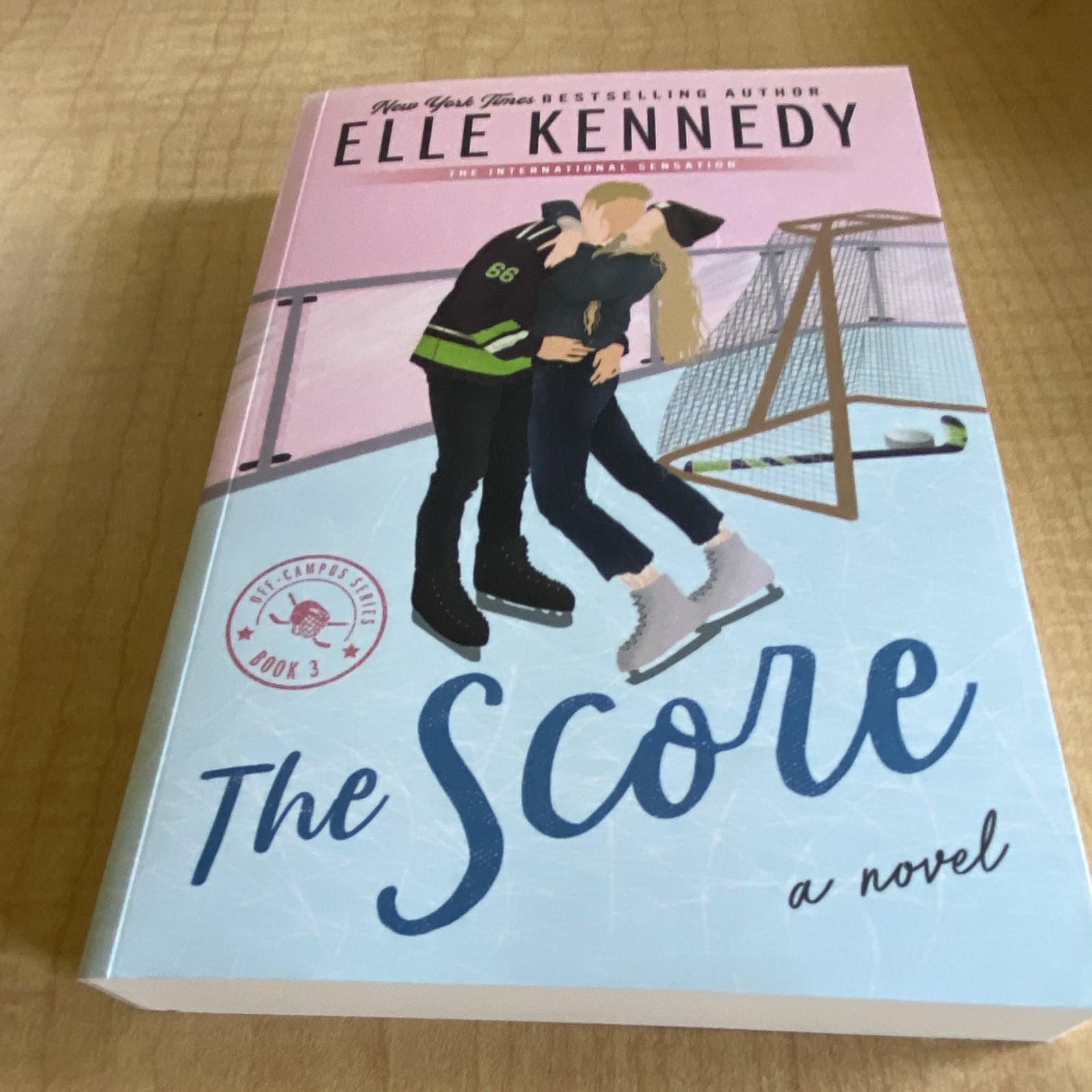 The Score (Off-Campus) by Elle Kennedy, Bloom Books, YA Fiction Novel, PB