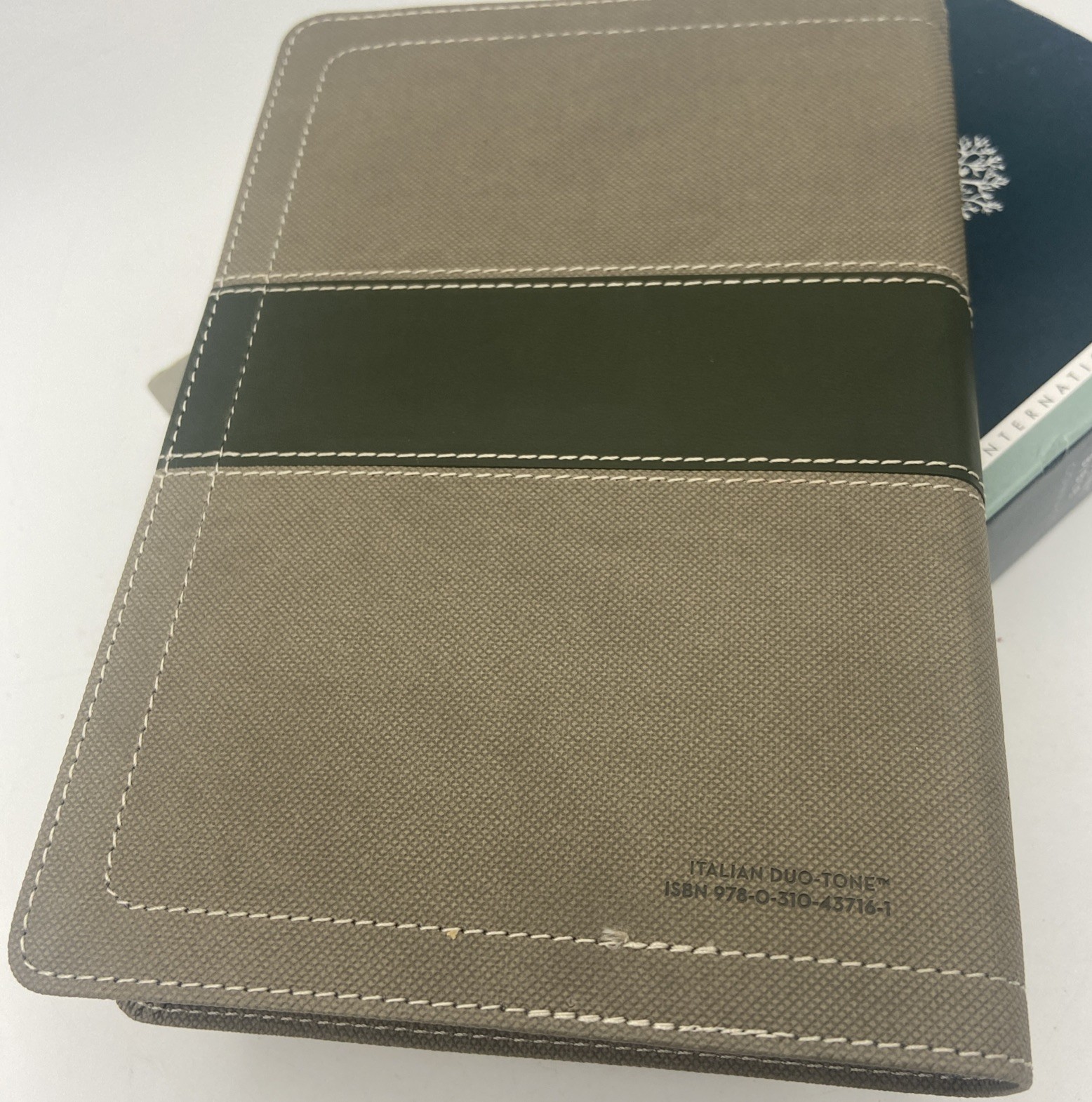 NIV, Student Bible, Compact, Leathersoft, Gray/Green Lay Flat Design