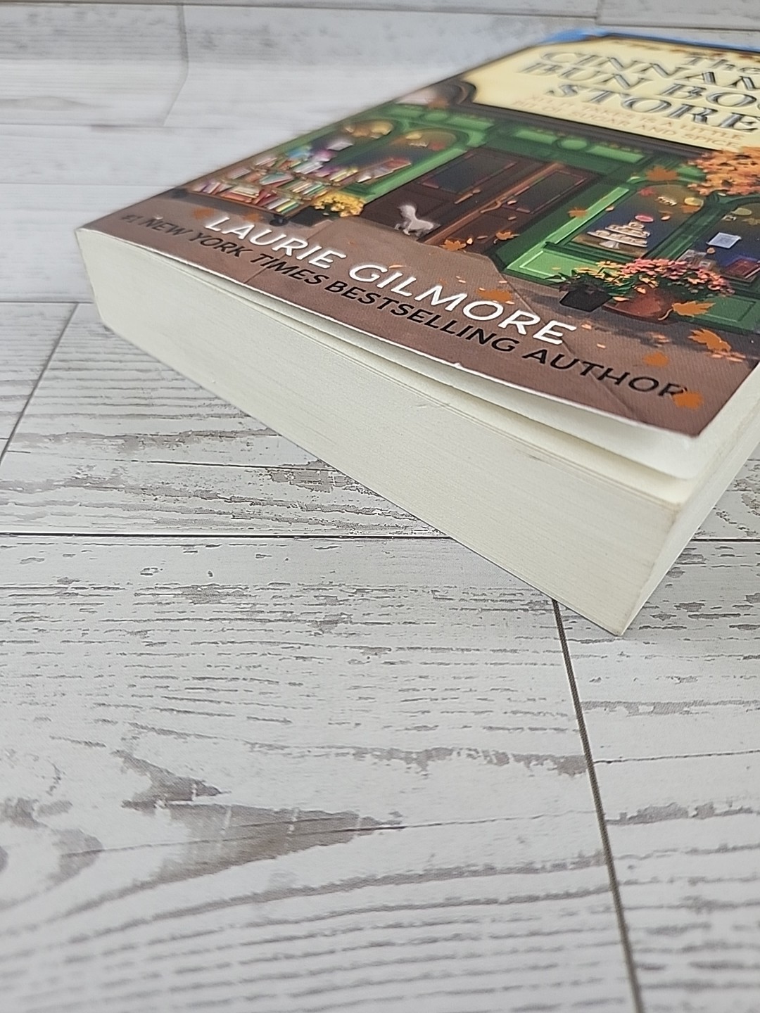Cinnamon Bun Book Store by Laurie Gilmore (2024 Paperback) Very Good