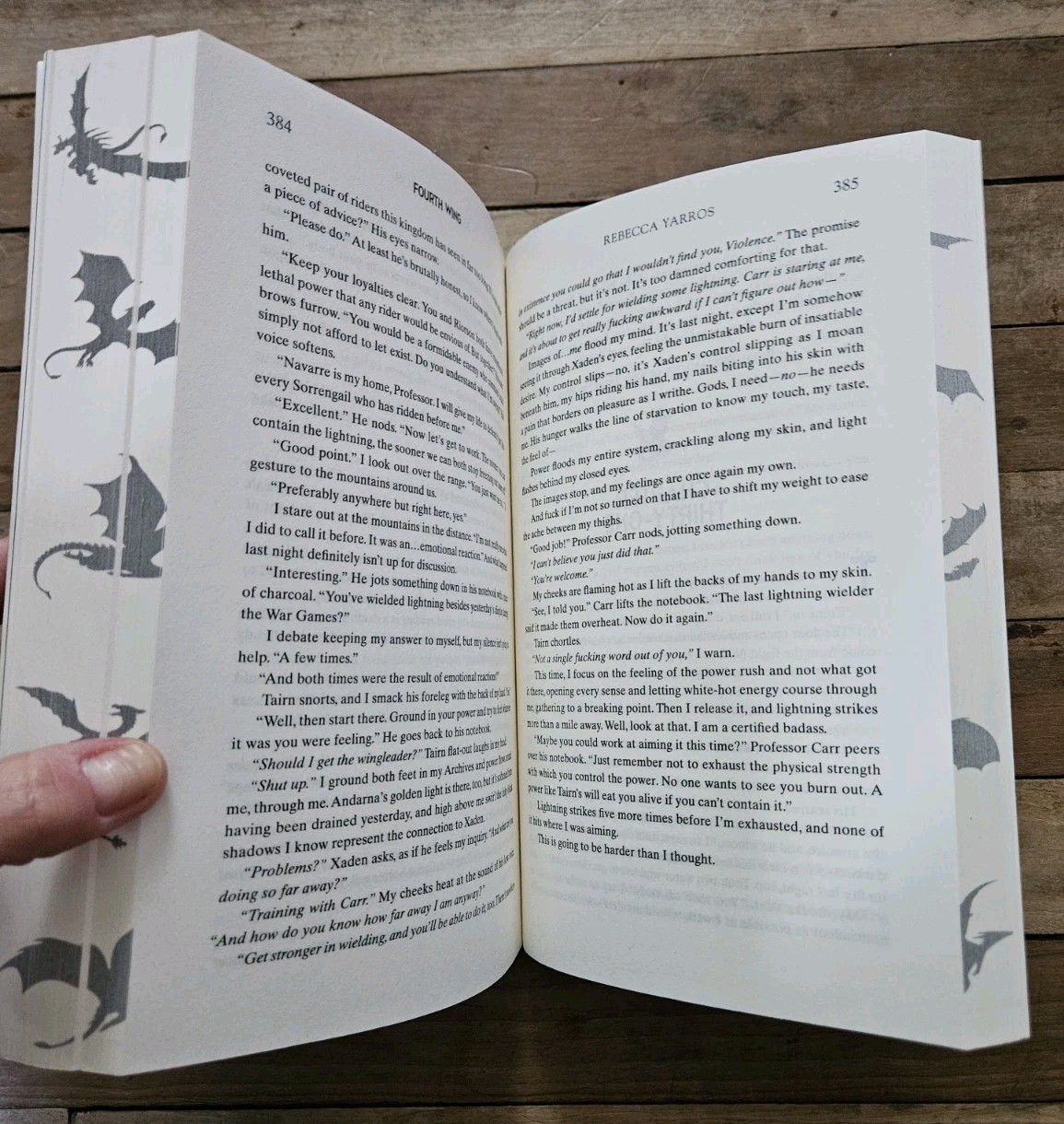 🐲 Fourth Wing 1st Printing Limited Edition Paperback Full Sprayed Dragon Edges
