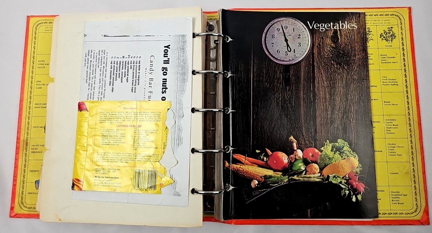 Betty Crocker Cookbook Red Pie 5 Ring Binder 1969 Ed 26th Printing 1976 Vintage