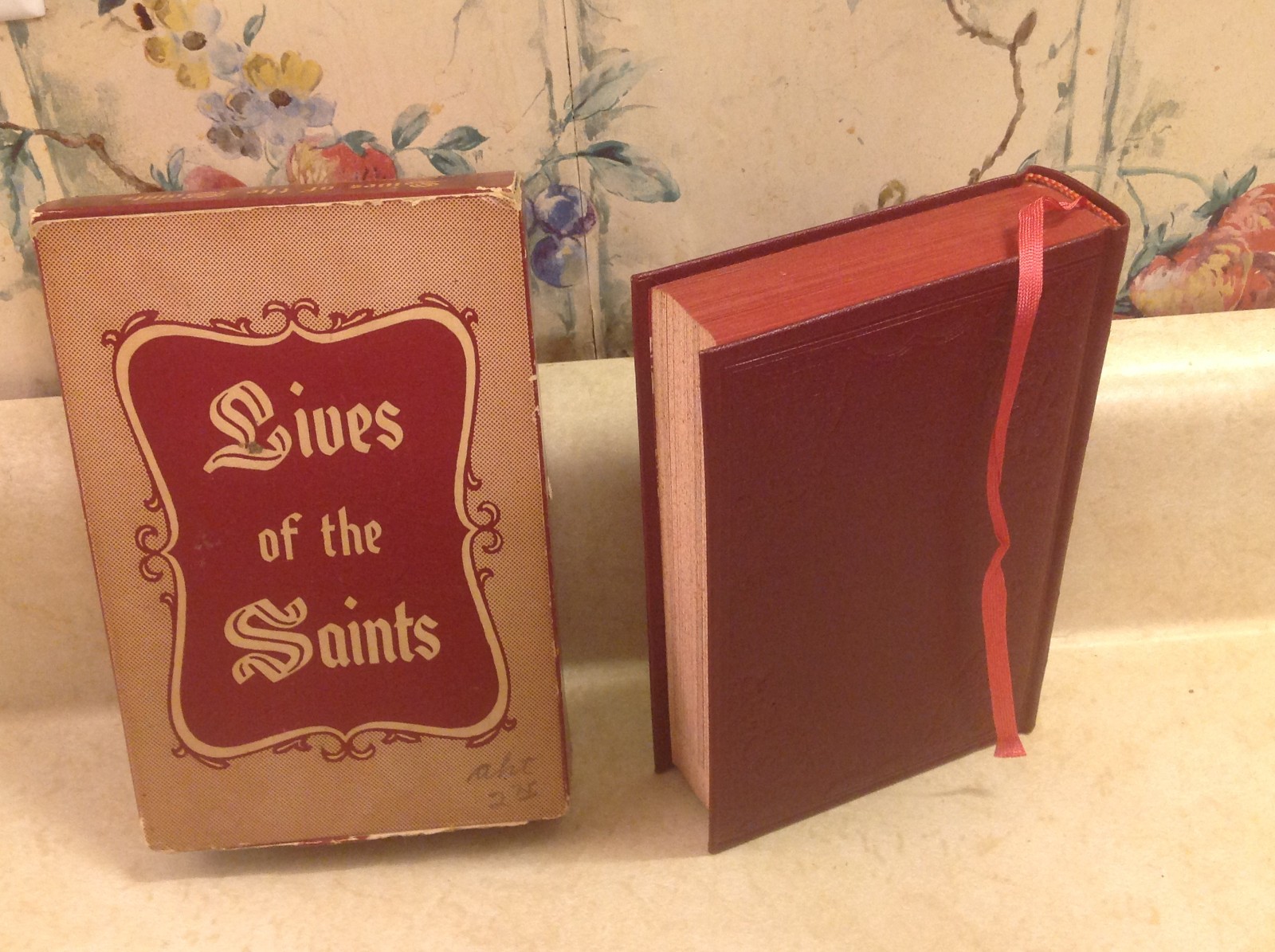 Catholic Book Publishing 1955 LIVES OF THE SAINTS Hardback Book & Sleeve EXC.