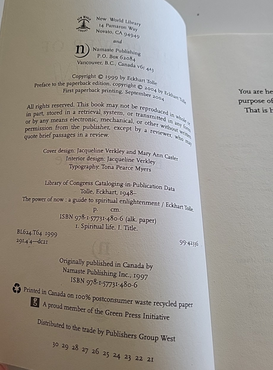 Power of Now : A Guide to Spiritual Enlightenment by Eckhart Tolle (2004)