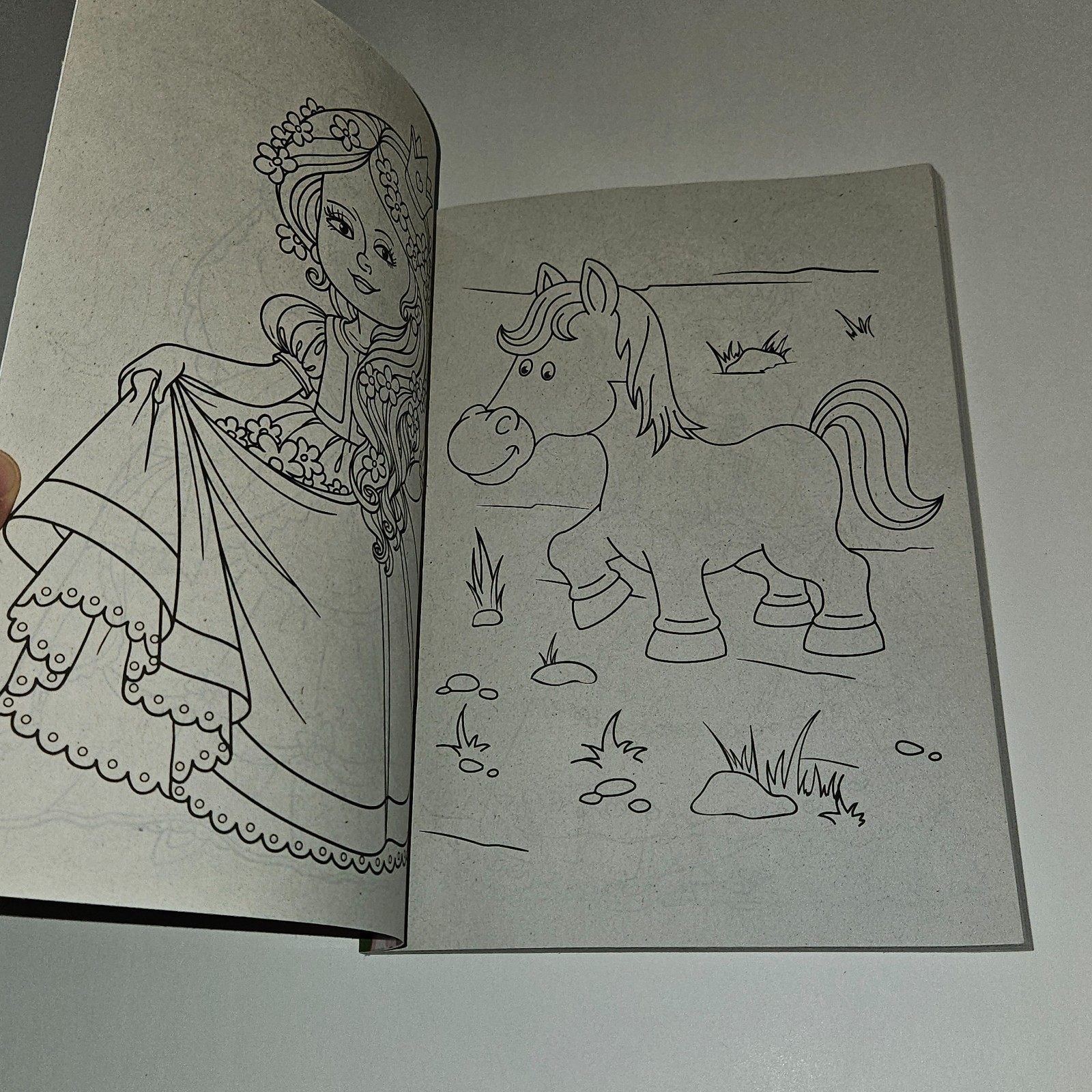 My Pretty Princesses Coloring Book Play Day 144 Pages NEVER USED