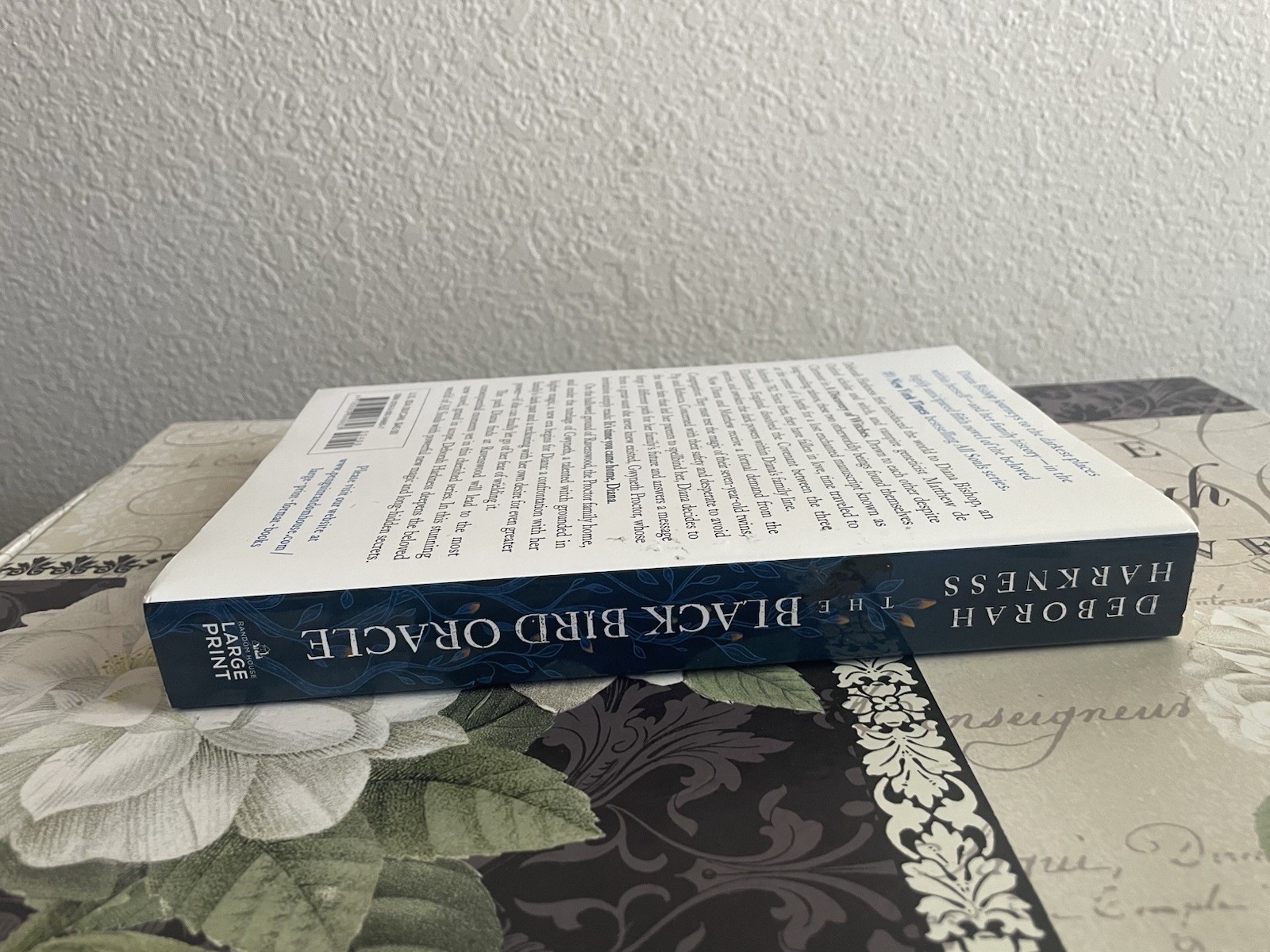 The Black Bird Oracle by Deborah Harkness (Large Print) Paperback NEW