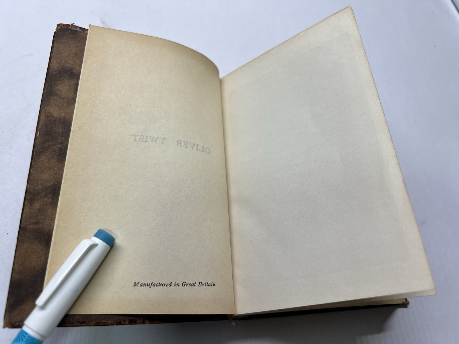 Oliver Twist by Charles Dickens: Collins Clear Type Press
