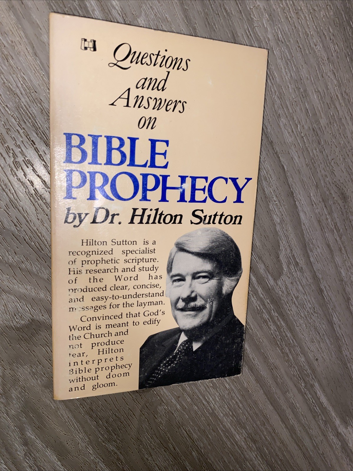 Questions And Answers On Bible Prophecy Dr Hilton Sutton Paperback