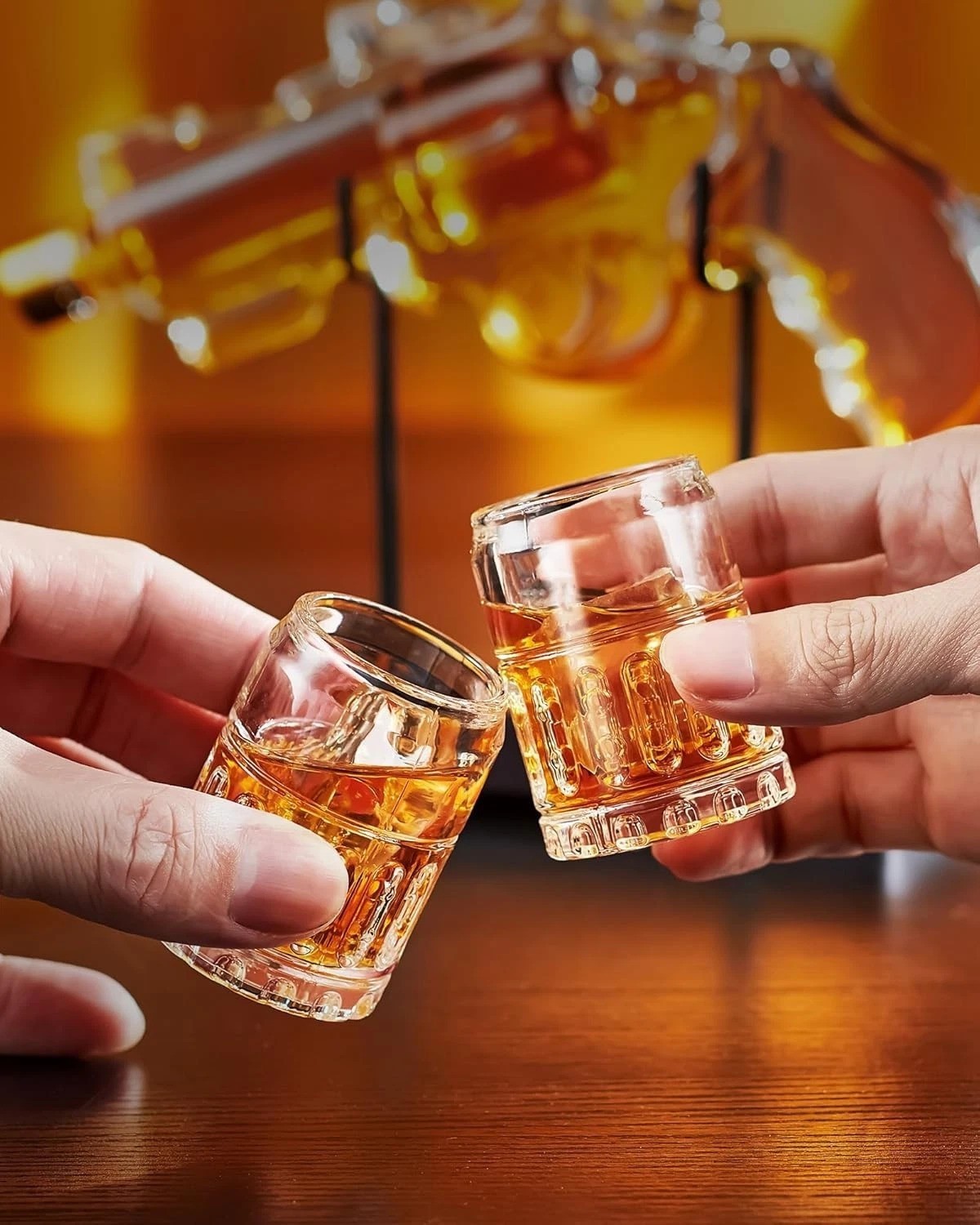 Luxury Gun-Shaped Whiskey Decanter with Glasses – Ideal for Him, 9 oz Capacity