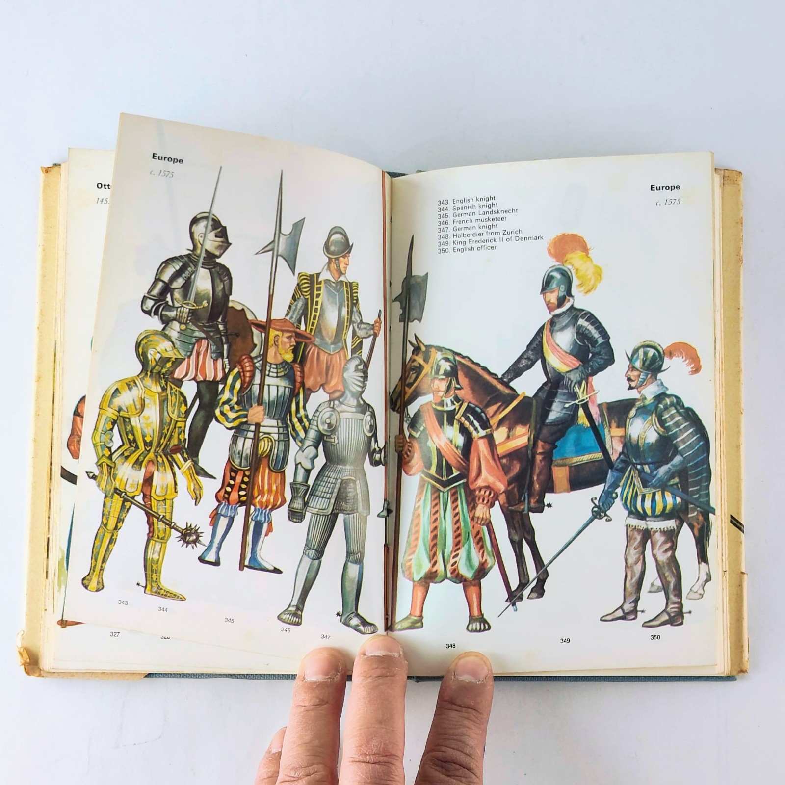 Blandford Warriors & Weapons 3000 B.C. to 1700 A.D. in Colour NIels Saxtorph
