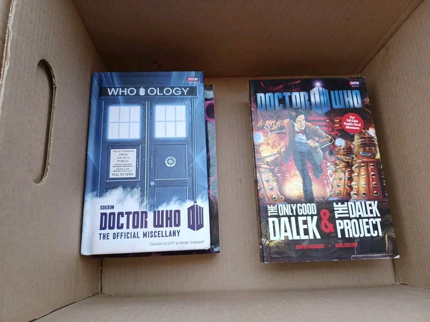 Doctor Who Lot 2HC 5 Trade 2MM vg 0731