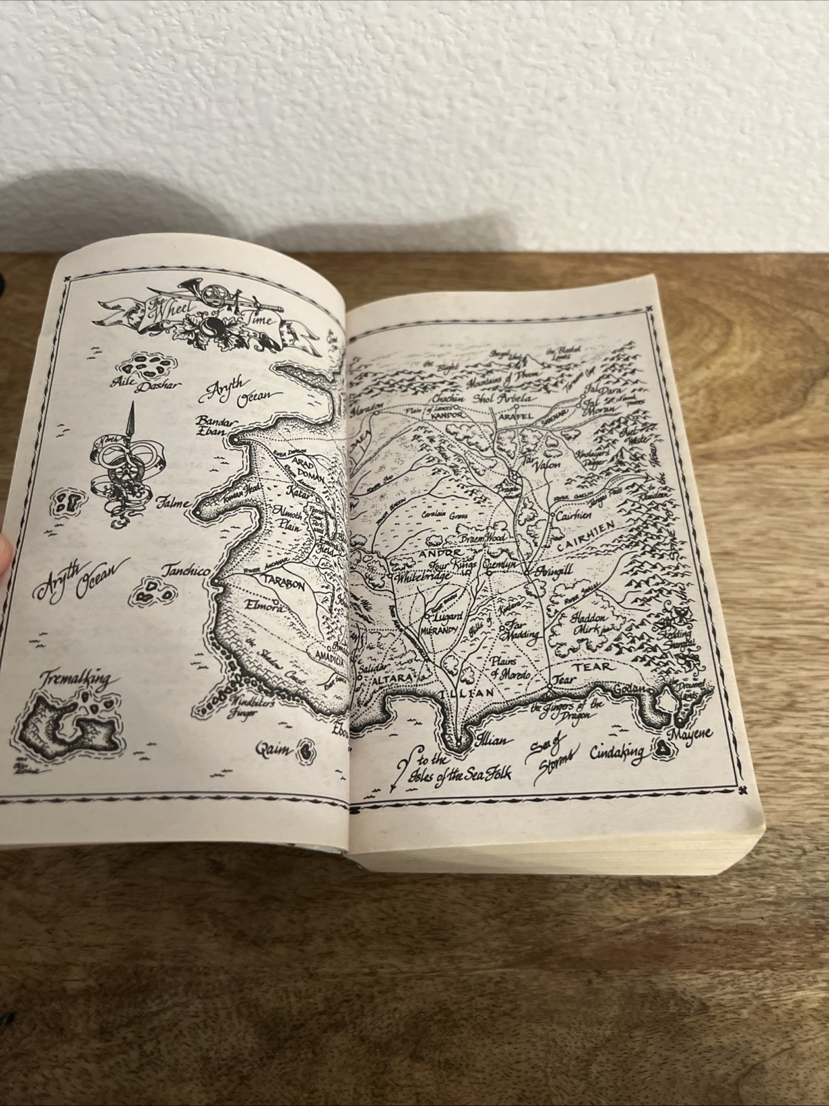 Towers of Midnight : Book Thirteen of the Wheel of Time Signed By Robert Jordan
