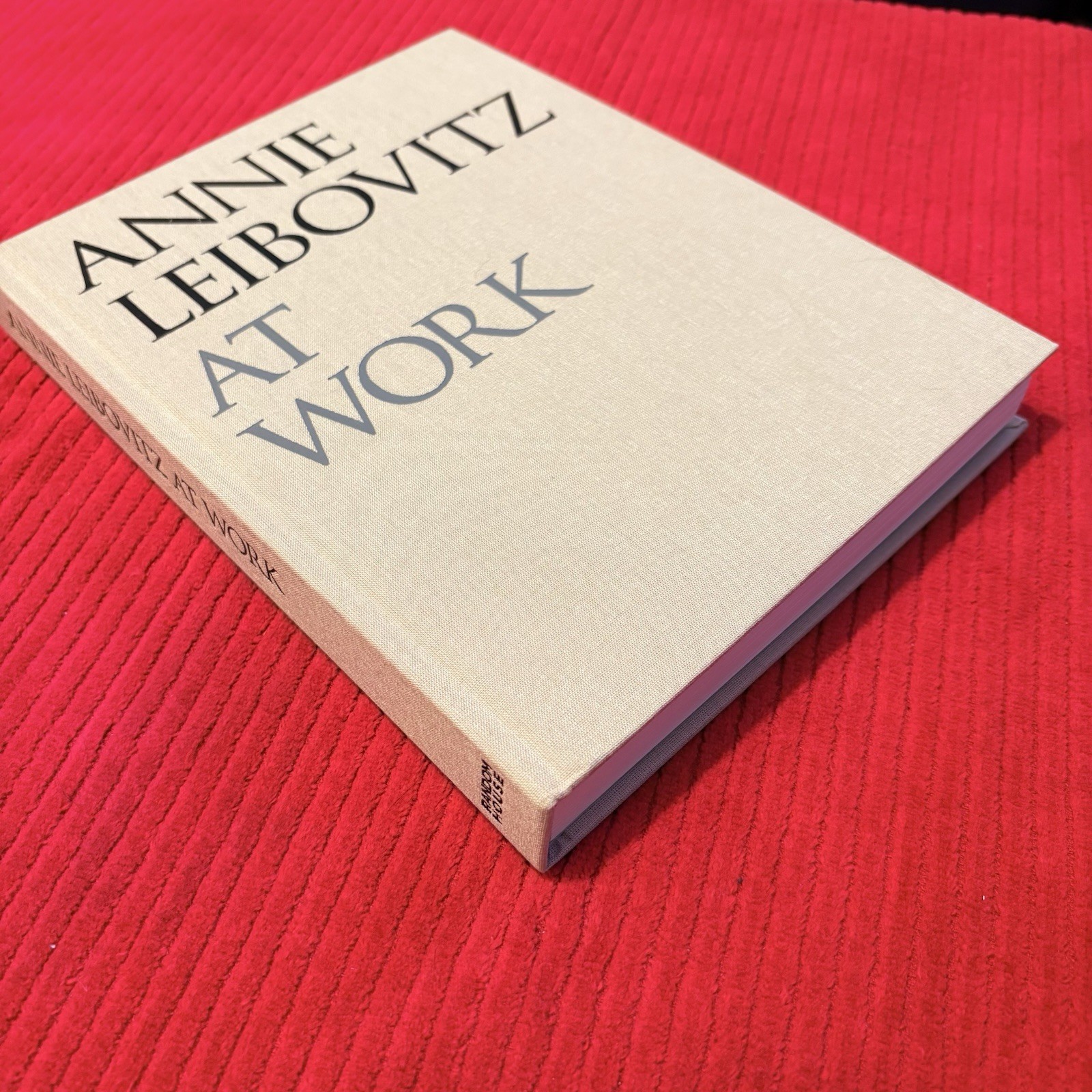 ANNIE LEIBOVITZ AT WORK (Hardcover)