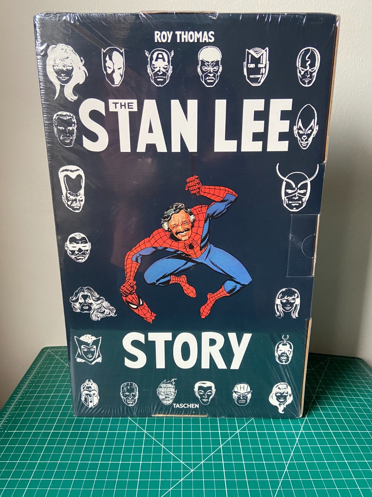 “The Stan Lee Story” Roy Thomas OVERSIZED Hardcover, 2019 English Ed, NEW