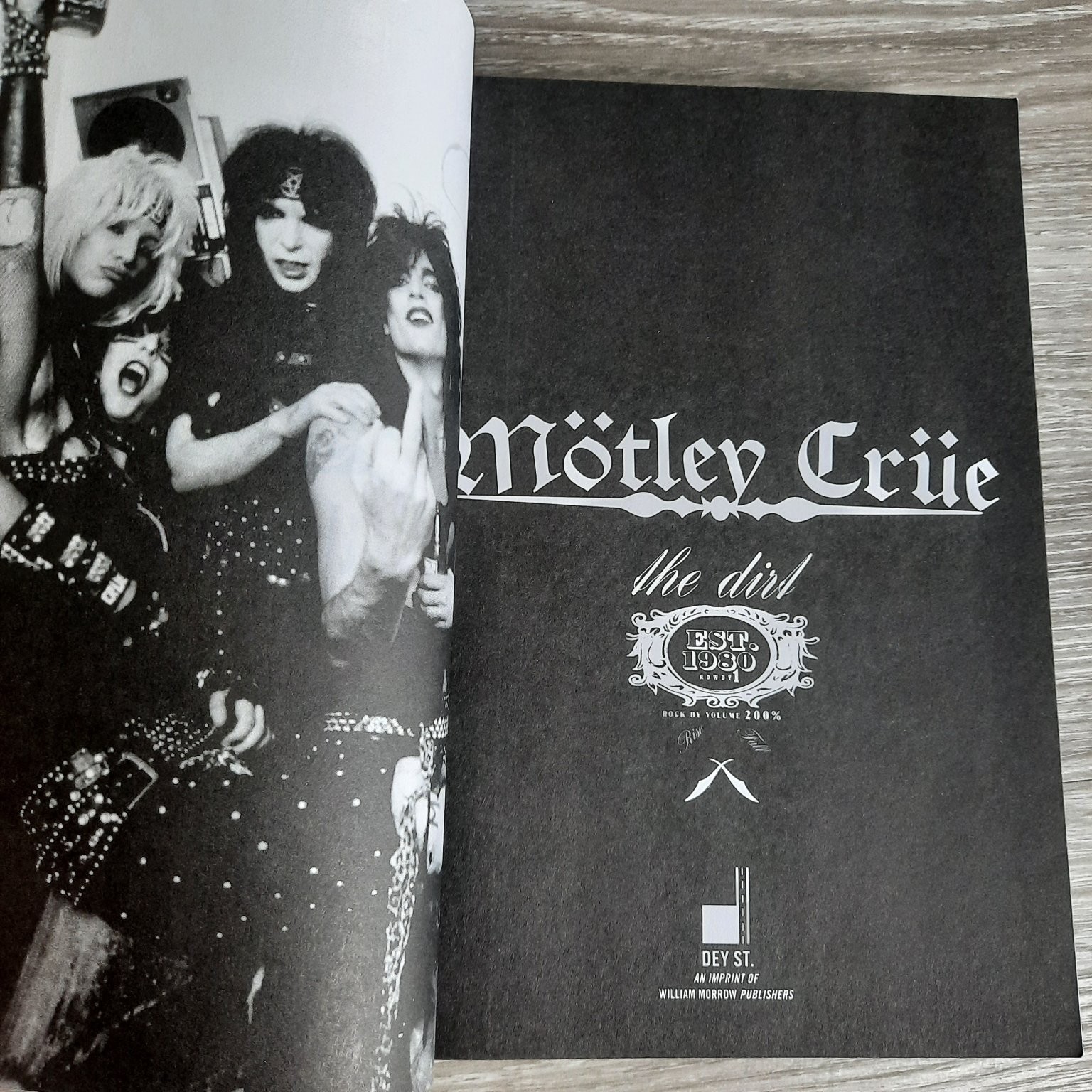 The Dirt Mötley Crüe Neil Strauss 2002 1st Paperback Rock Biography Dey St.
